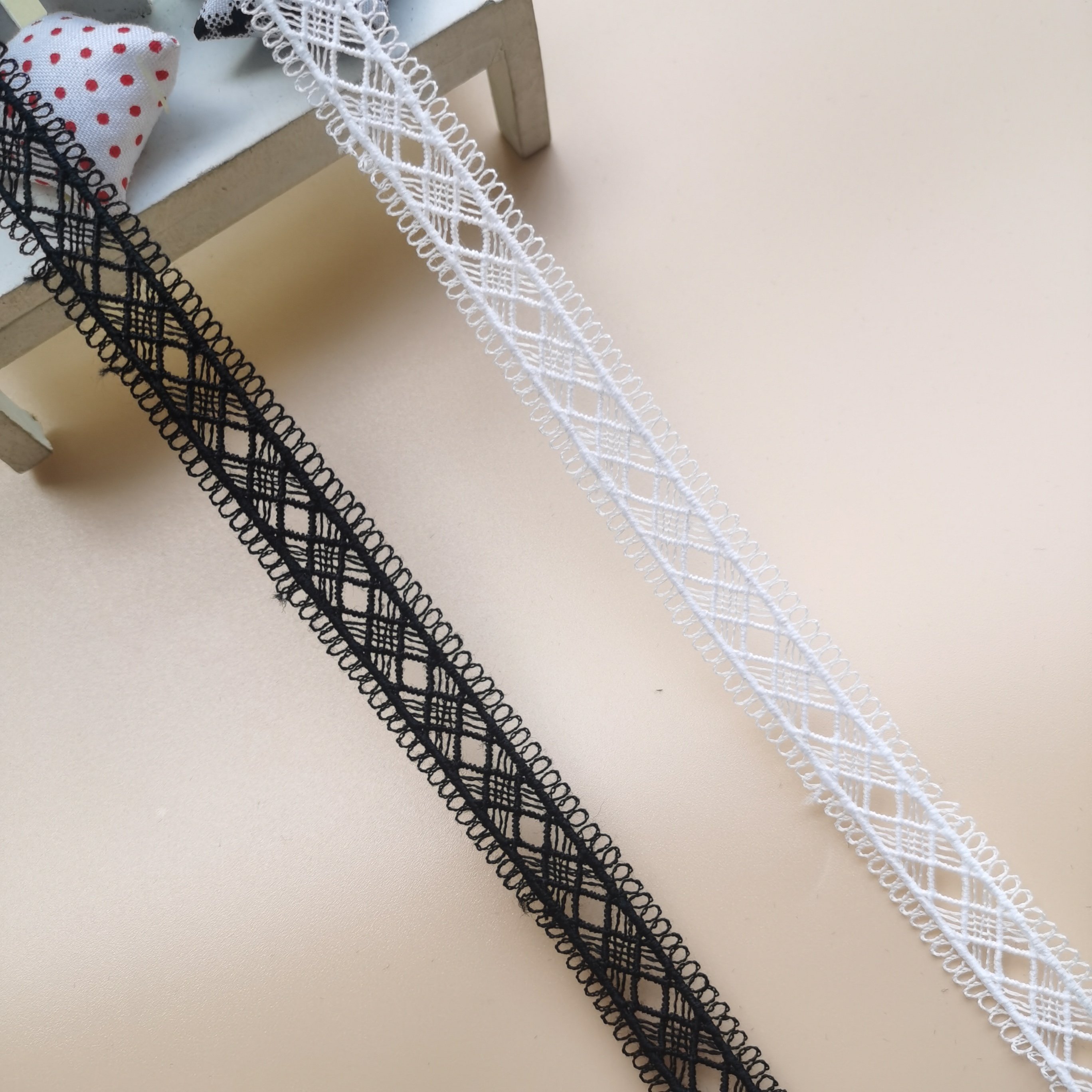 Hot Sale Guipure Lace Trimming High Quality White Black Lace Trim Embroidery Lace Trim