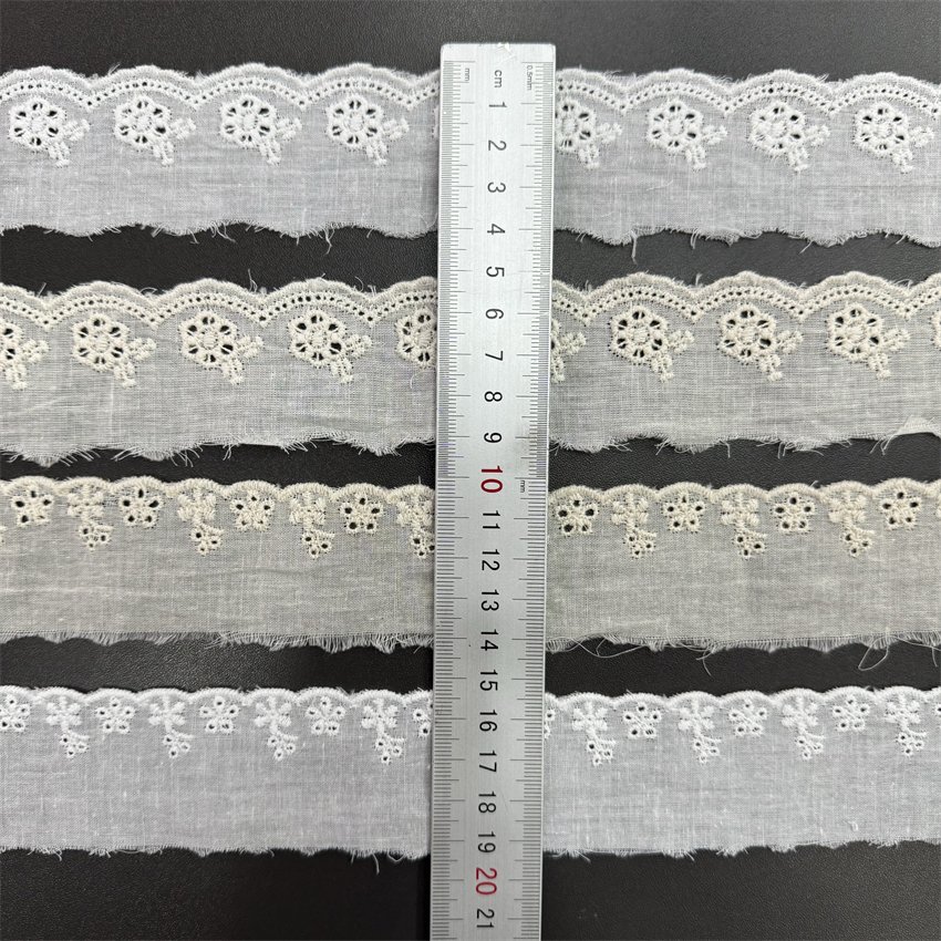 Fine woven cotton fabric carvend holes Trimming lace water soluble Embroidery border lace trim garment