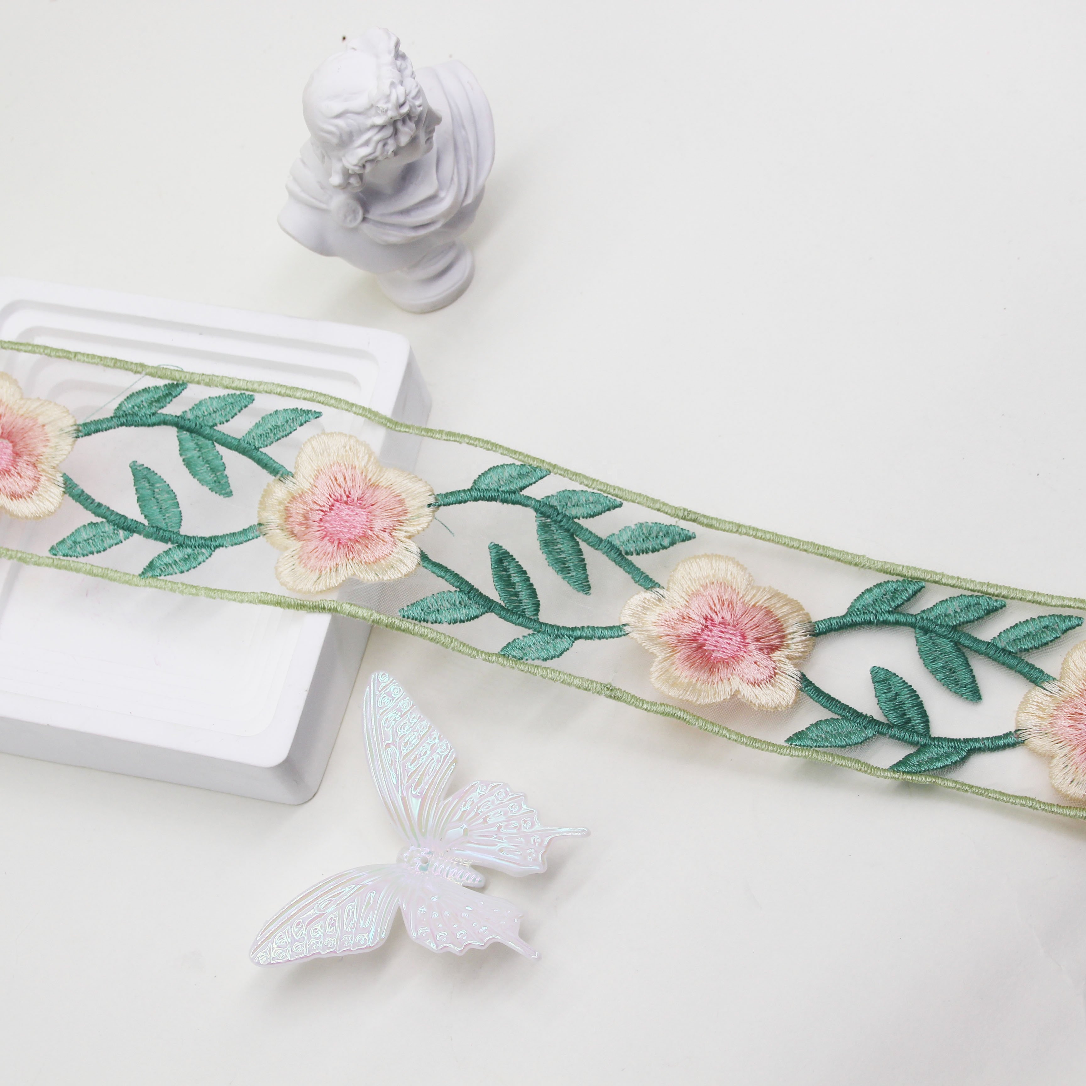 High quality Designs Flower Polyester Light Lace Trimming Border Embroidery Ribbon DIY Curtain Ribbon Lace