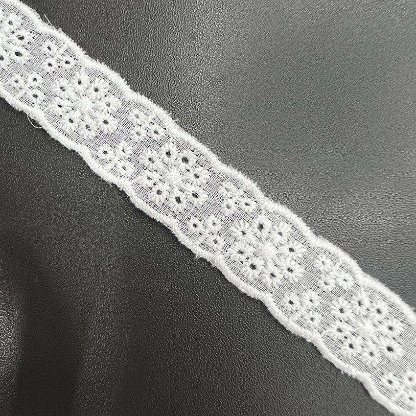 Fine woven cotton fabric carvend holes Trimming lace water soluble Embroidery border lace trim garment