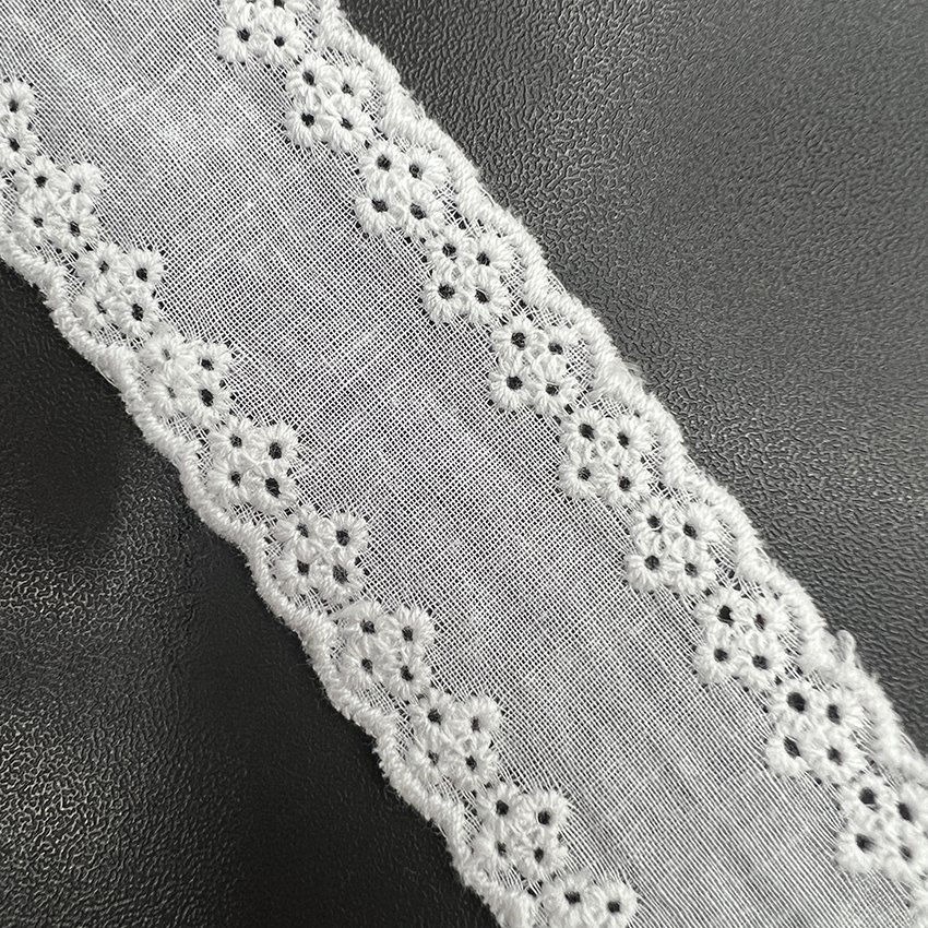 Fine woven cotton fabric carvend holes Trimming lace water soluble Embroidery border lace trim garment