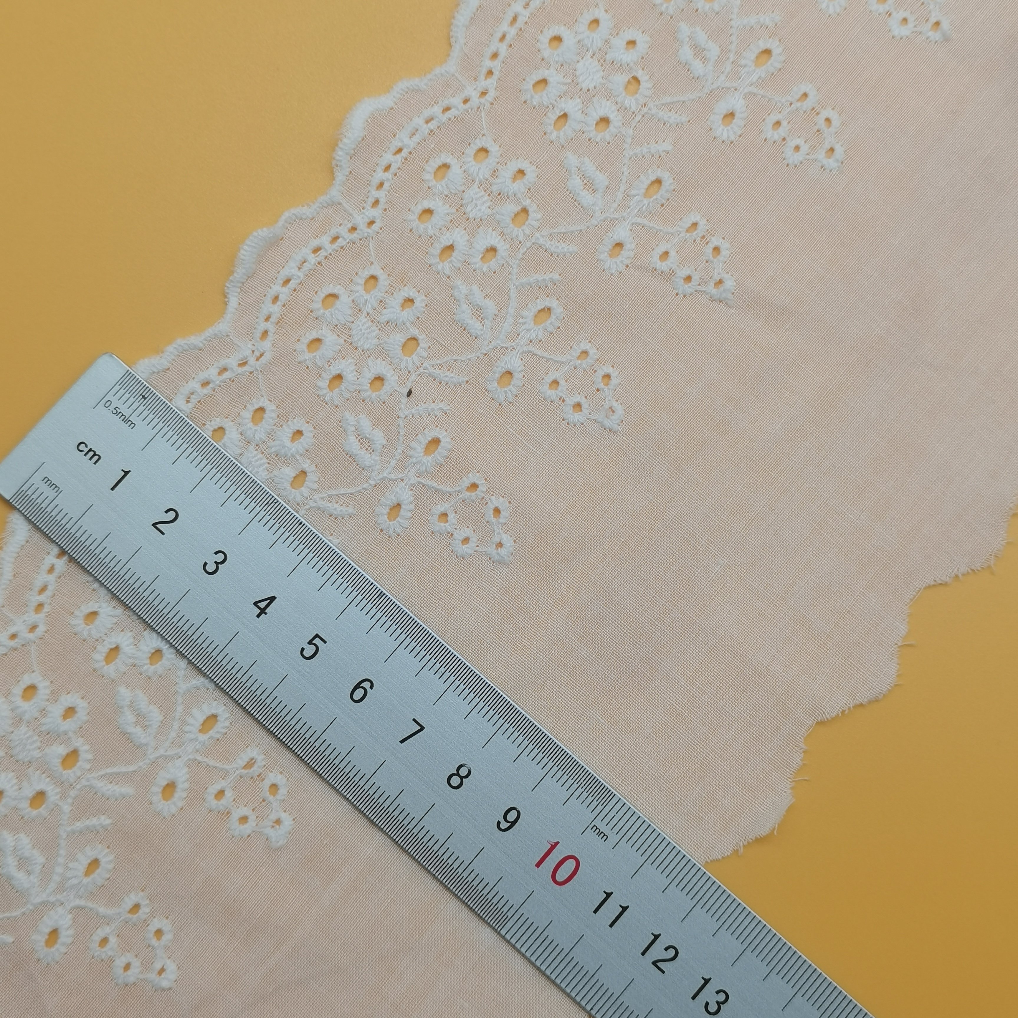 Low Price 100% Cotton White Lace Fabric with Embroidery Decorative Trim for Women's Clothing