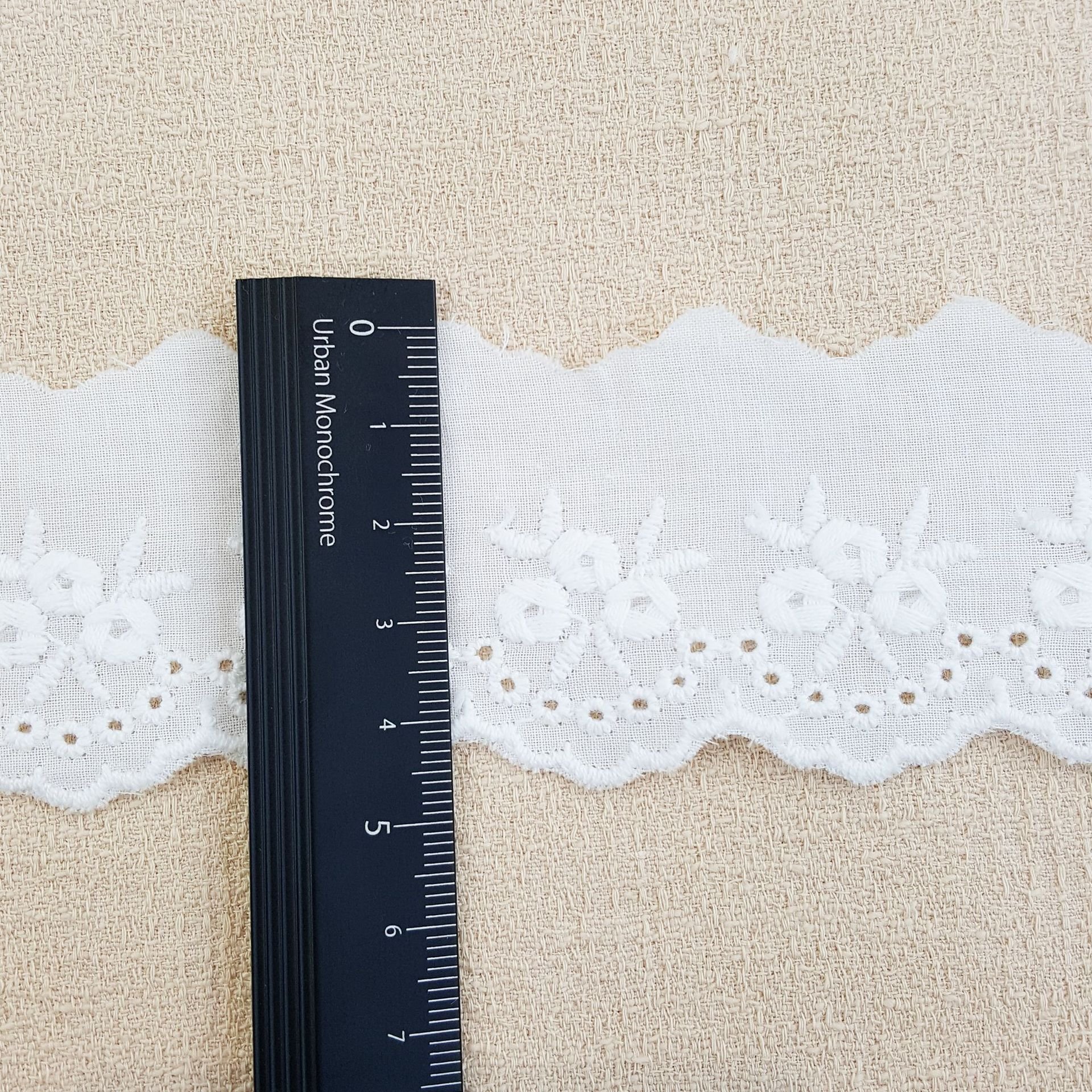 Wholesale High Quality Embroidery Lace Fabric Cotton White Flower Lace Trim Guipure Trimming Fabric