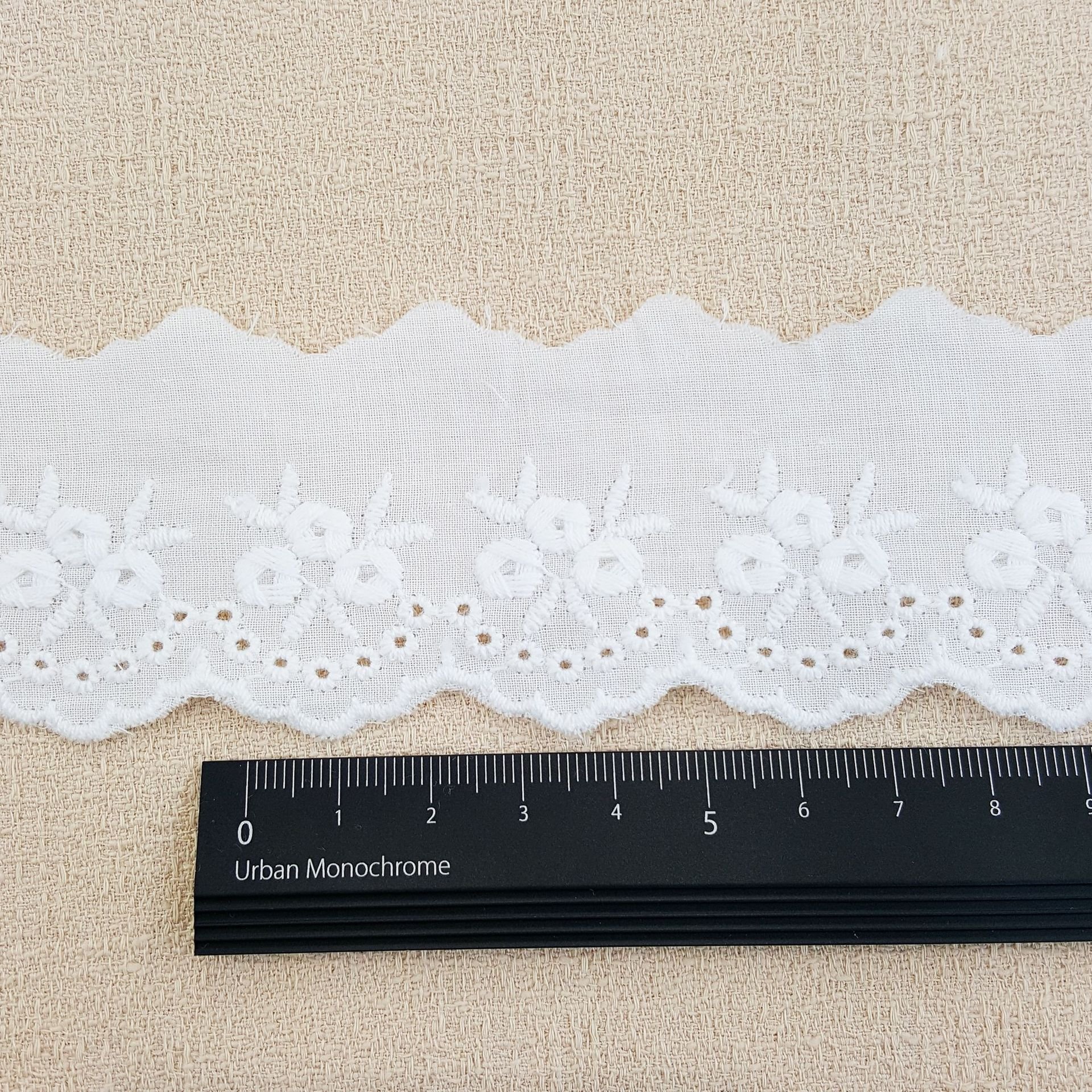 Wholesale High Quality Embroidery Lace Fabric Cotton White Flower Lace Trim Guipure Trimming Fabric