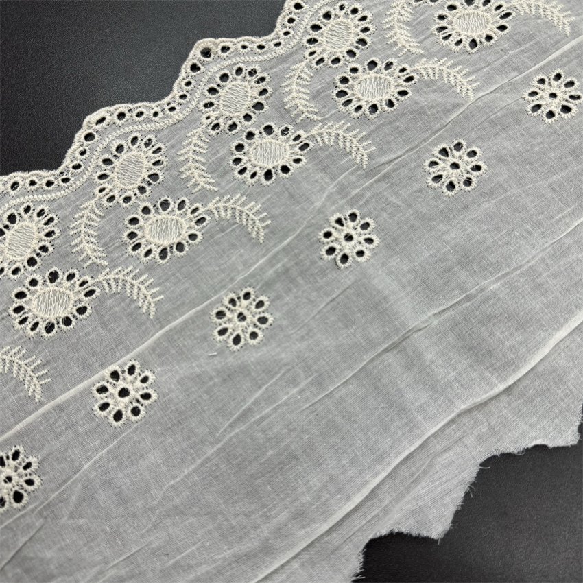 Fine woven cotton fabric carvend holes Trimming lace water soluble Embroidery border lace trim garment