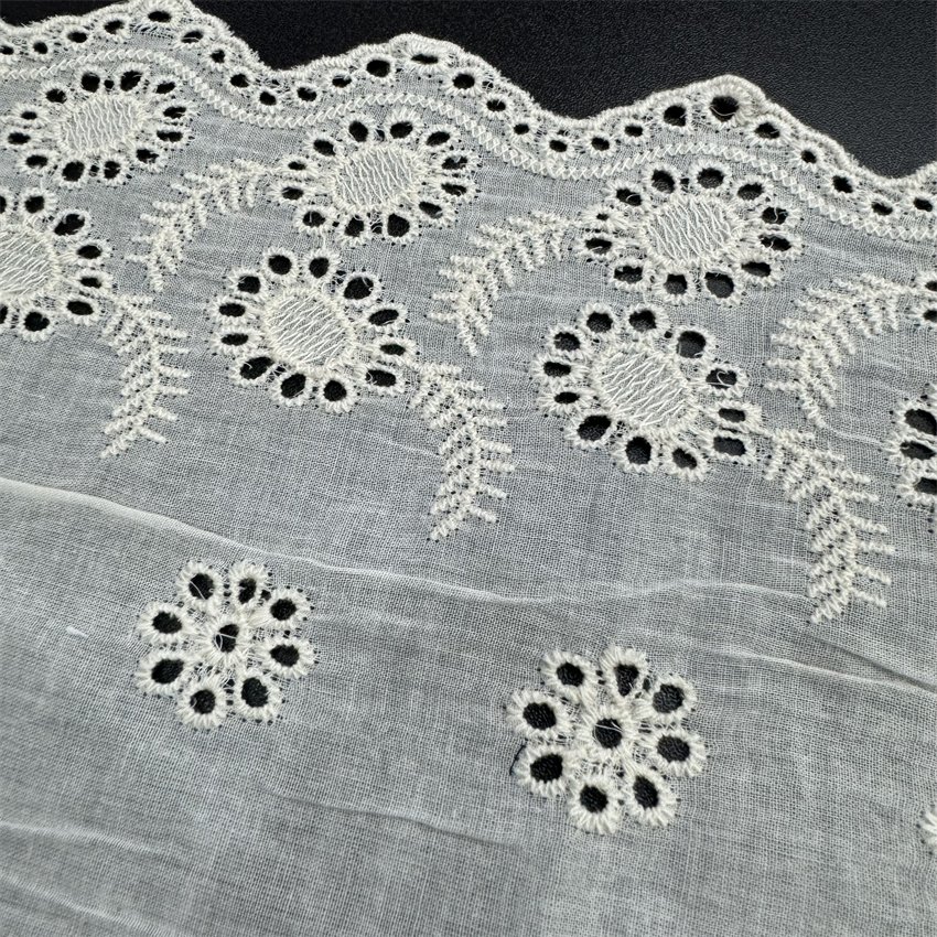 Fine woven cotton fabric carvend holes Trimming lace water soluble Embroidery border lace trim garment