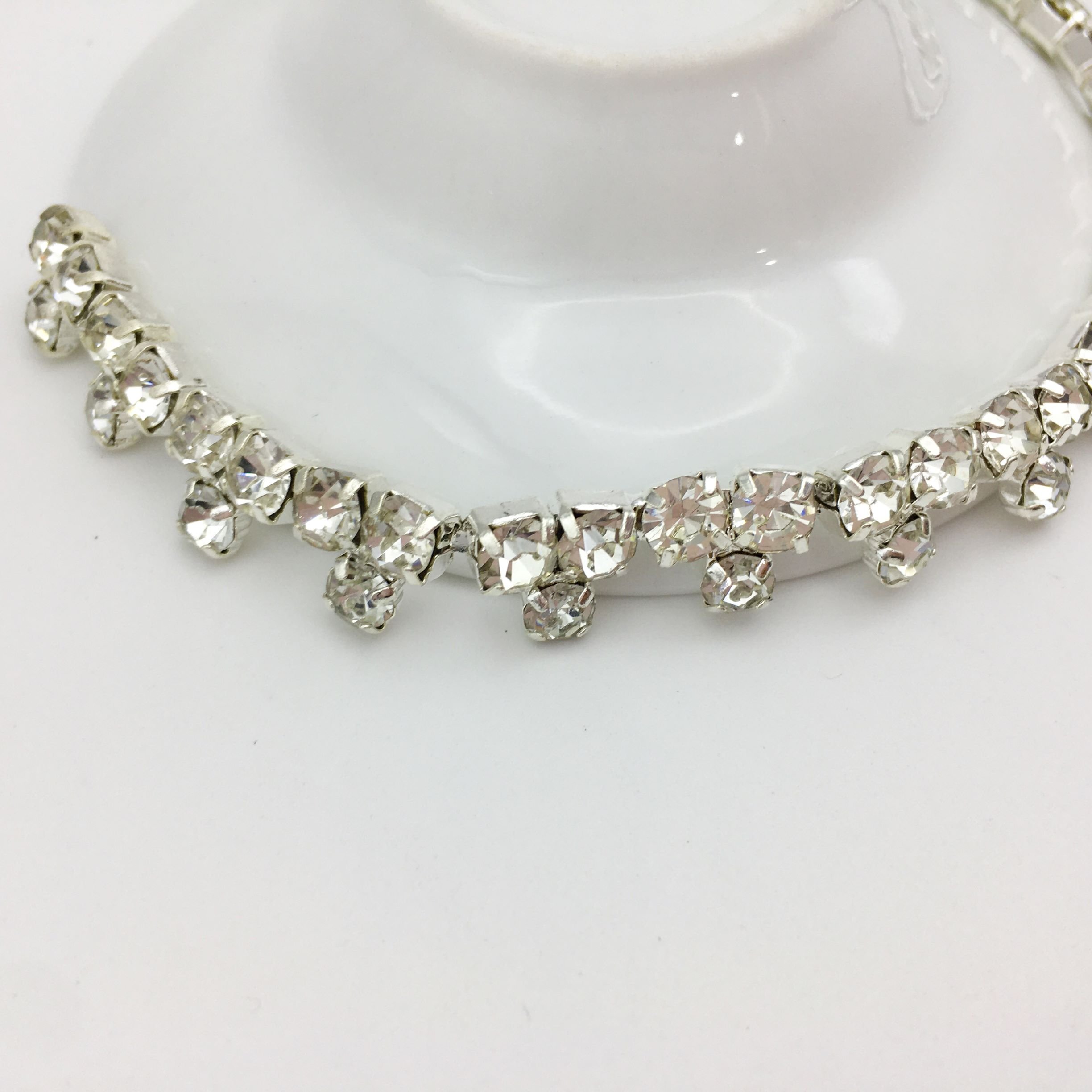 SINRONG 5mm rhinestone chain Round diamonds Glass flower chain, for DIY crystal trimmed shoes and dresses
