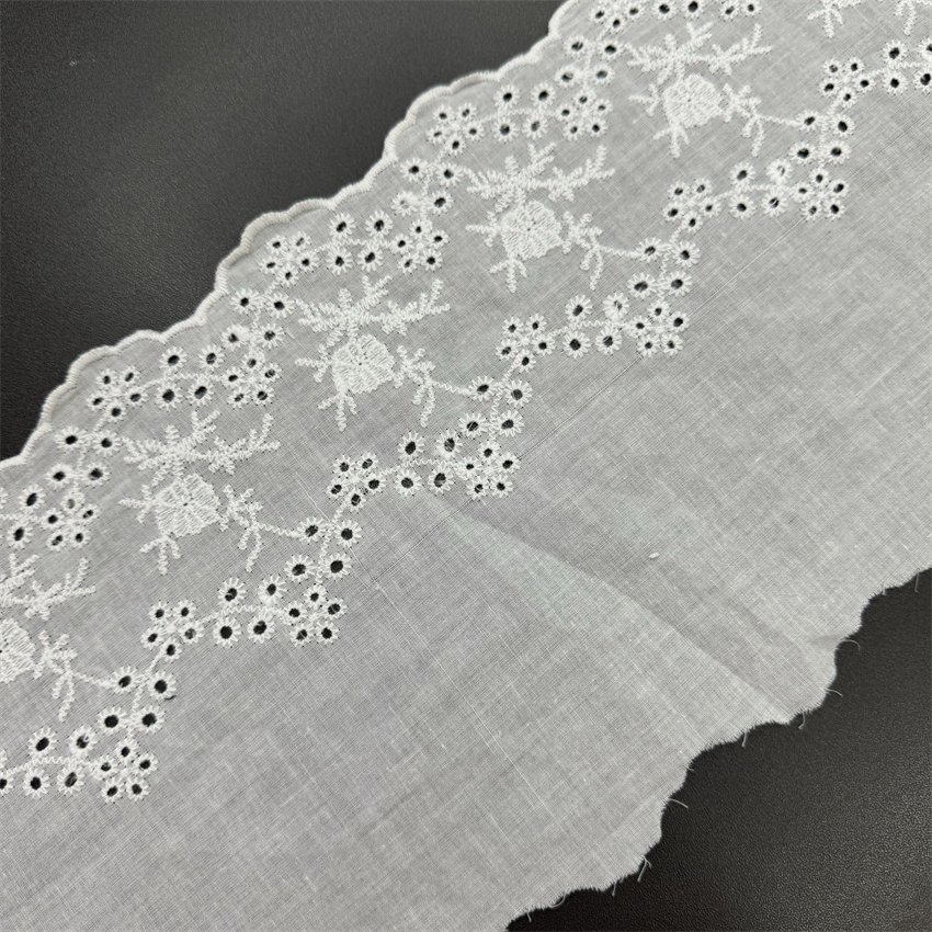 Fine woven cotton fabric carvend holes Trimming lace water soluble Embroidery border lace trim garment