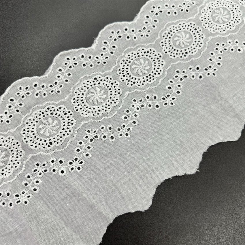Fine woven cotton fabric carvend holes Trimming lace water soluble Embroidery border lace trim garment