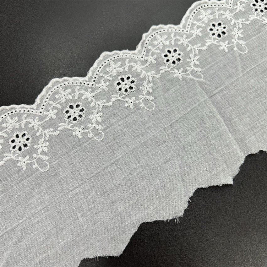 Fine woven cotton fabric carvend holes Trimming lace water soluble Embroidery border lace trim garment