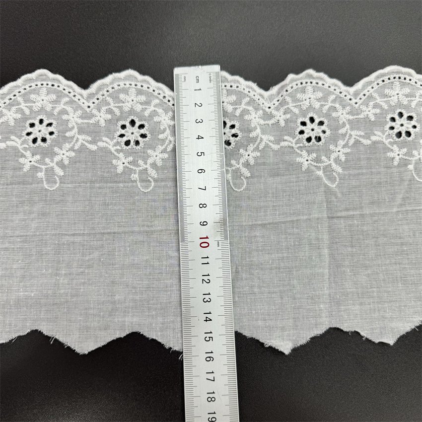 Fine woven cotton fabric carvend holes Trimming lace water soluble Embroidery border lace trim garment