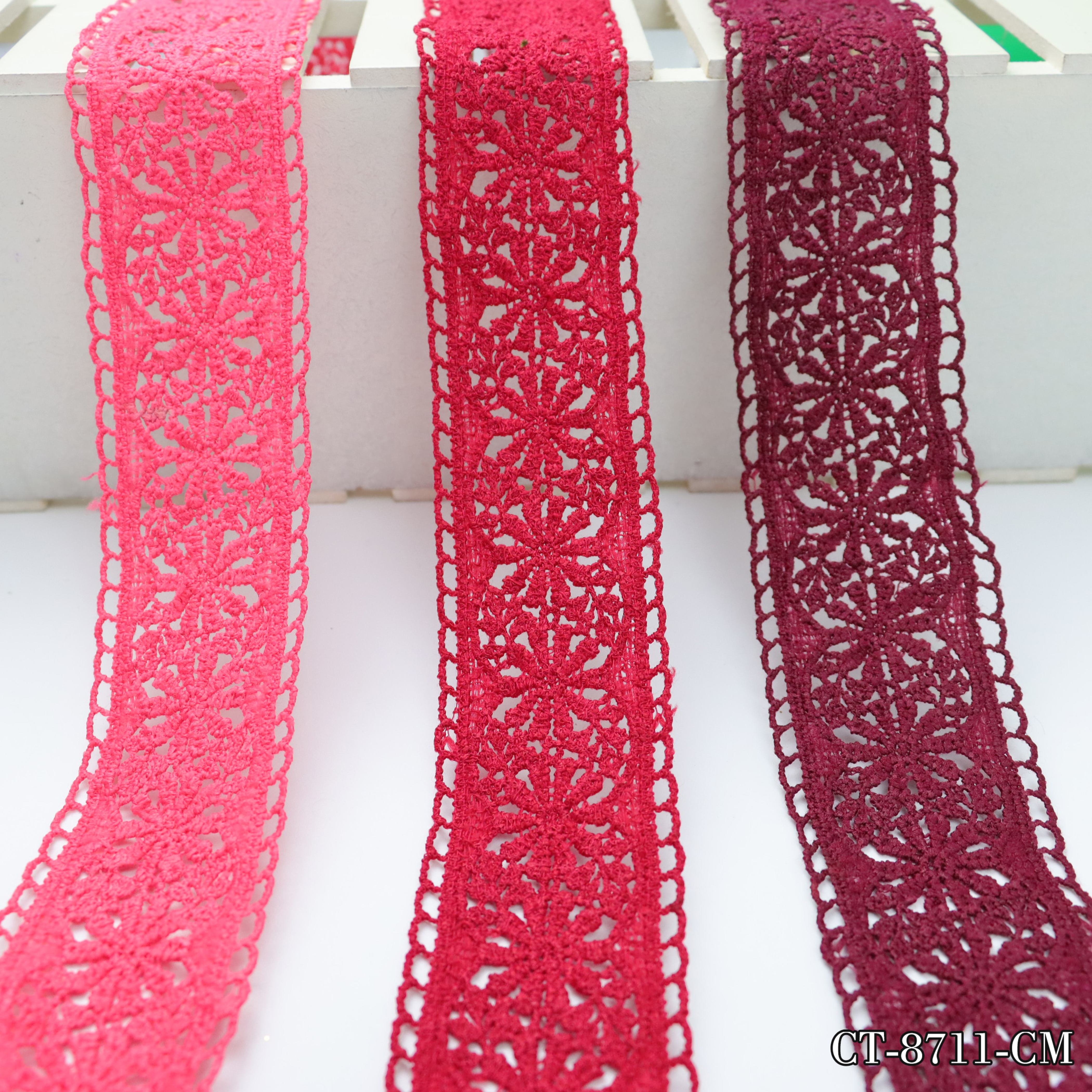 Ribete de encaje OEM wholesale polyester material border embroidery lace trim