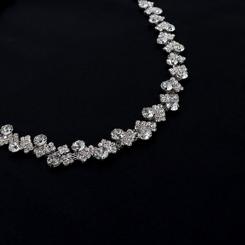 F029 Wholesale Rhinestone Chain Trimming on roll Bridal Sash Rhinestone Trim Applique Wedding Garment Accessories