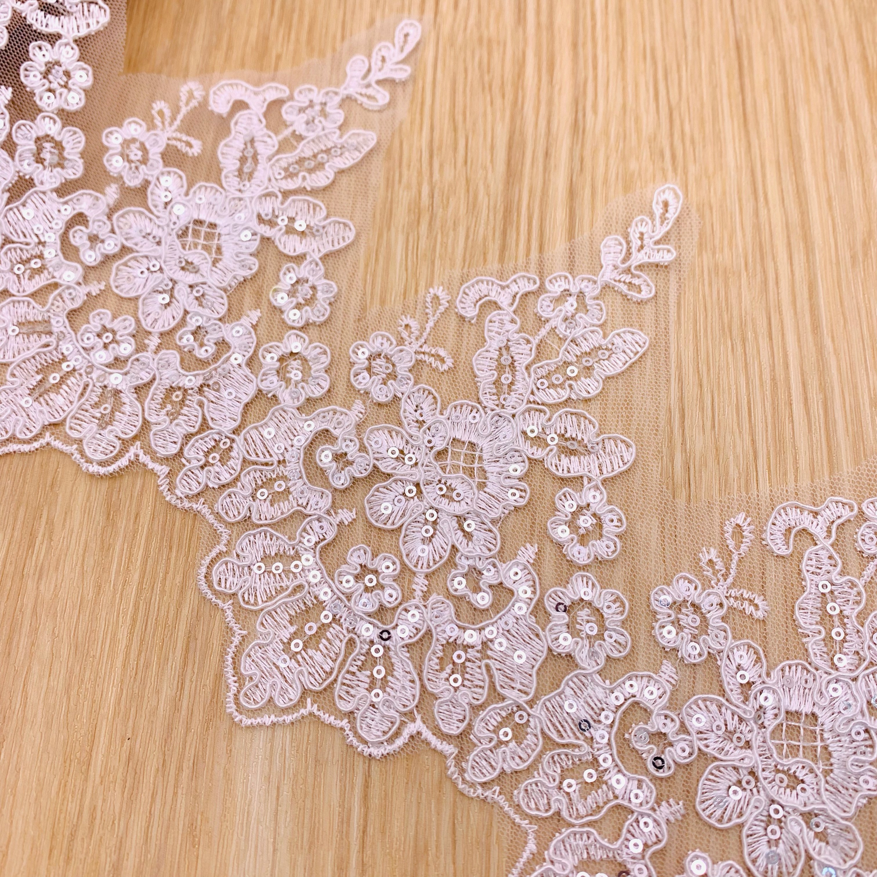 High Quality New Mesh Guipure Renda White Embroidered Polyester Sequin Gpo Lace Trim