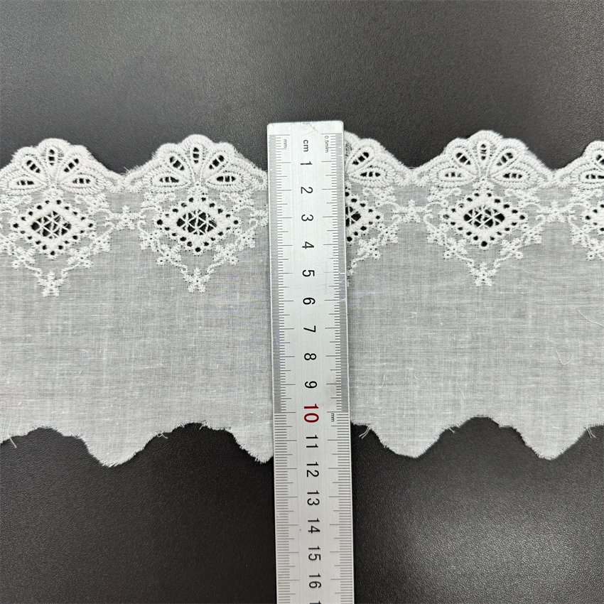 Fine woven cotton fabric carvend holes Trimming lace water soluble Embroidery border lace trim garment