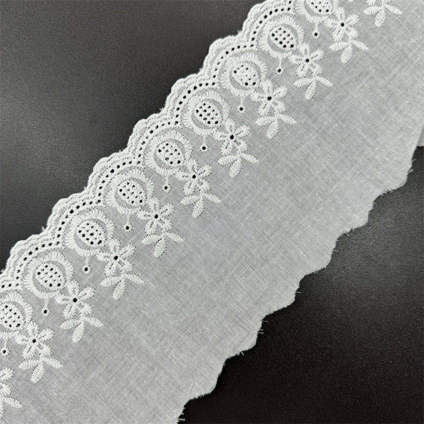 Fine woven cotton fabric carvend holes Trimming lace water soluble Embroidery border lace trim garment