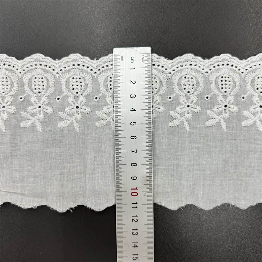 Fine woven cotton fabric carvend holes Trimming lace water soluble Embroidery border lace trim garment