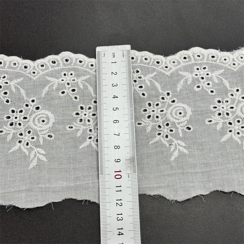 Fine woven cotton fabric carvend holes Trimming lace water soluble Embroidery border lace trim garment