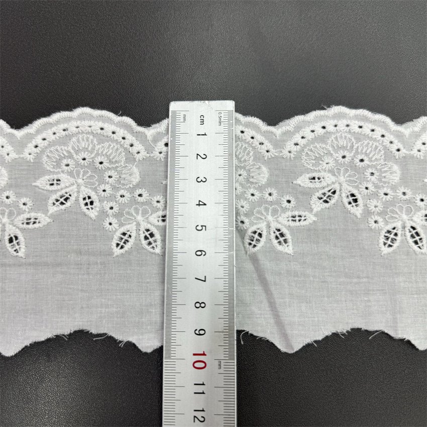 Fine woven cotton fabric carvend holes Trimming lace water soluble Embroidery border lace trim garment