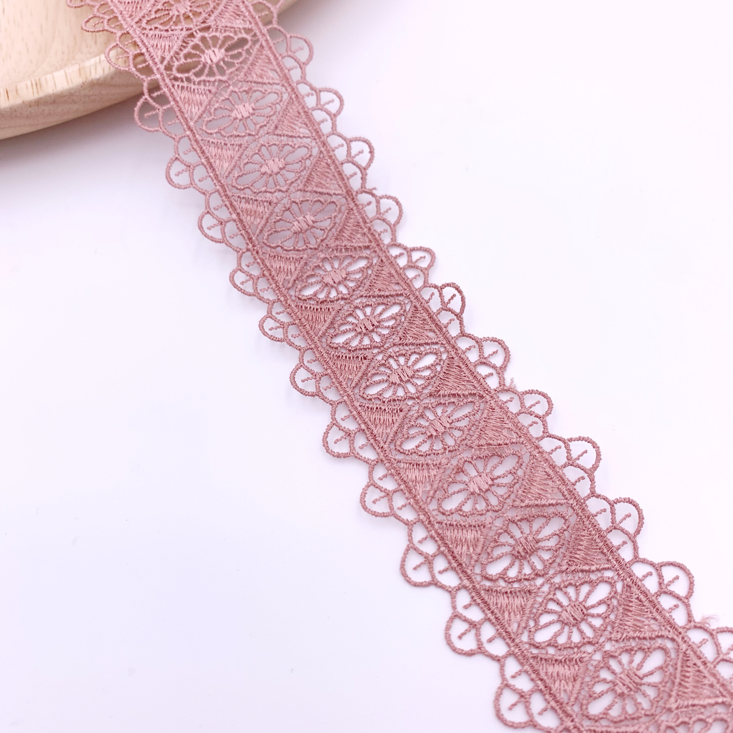 High Quality New Colors Decorate Lace Water Soluble Polyester Guipure Flower Lace Trim
