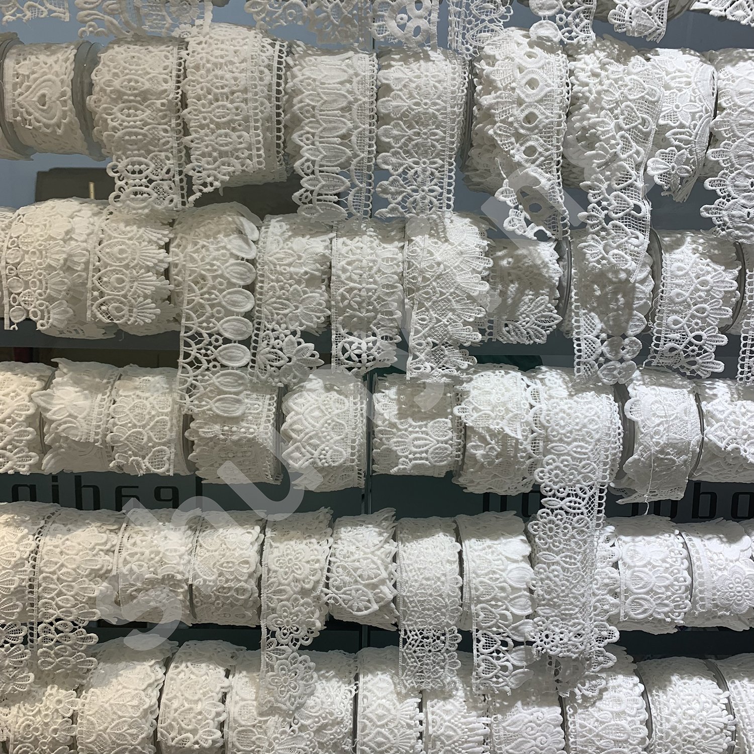 High Quality White Milk Shiny Luxury Sequin Embroidery Guipure Border Lace Trimming