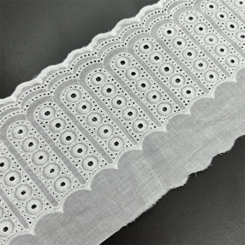 Fine woven cotton fabric carvend holes Trimming lace water soluble Embroidery border lace trim garment