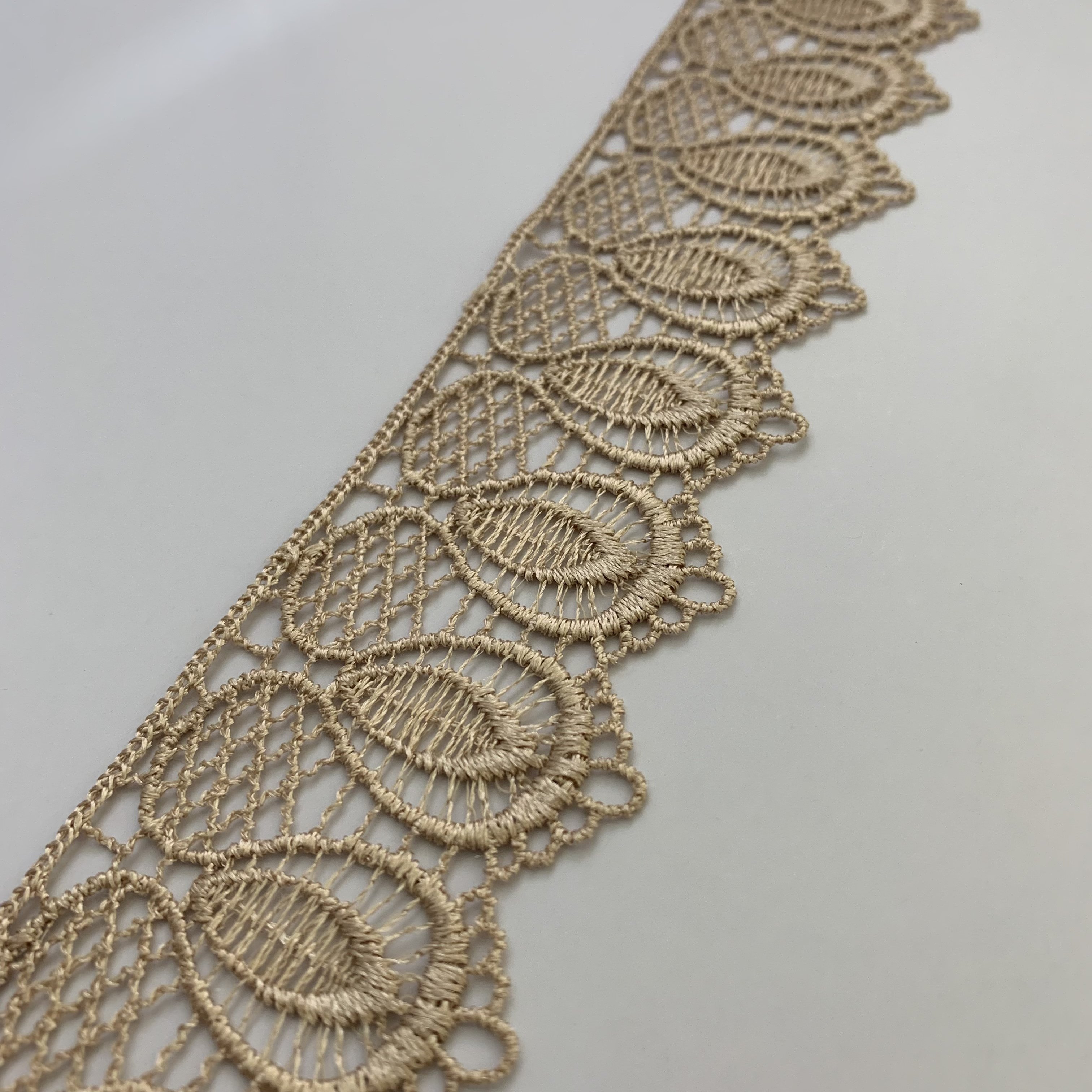 Fashion Golden Chemical Lace Trim Embroidery Tulle Fabric Guipure Renda Lace Water Soluble Flower Design Lace Trim