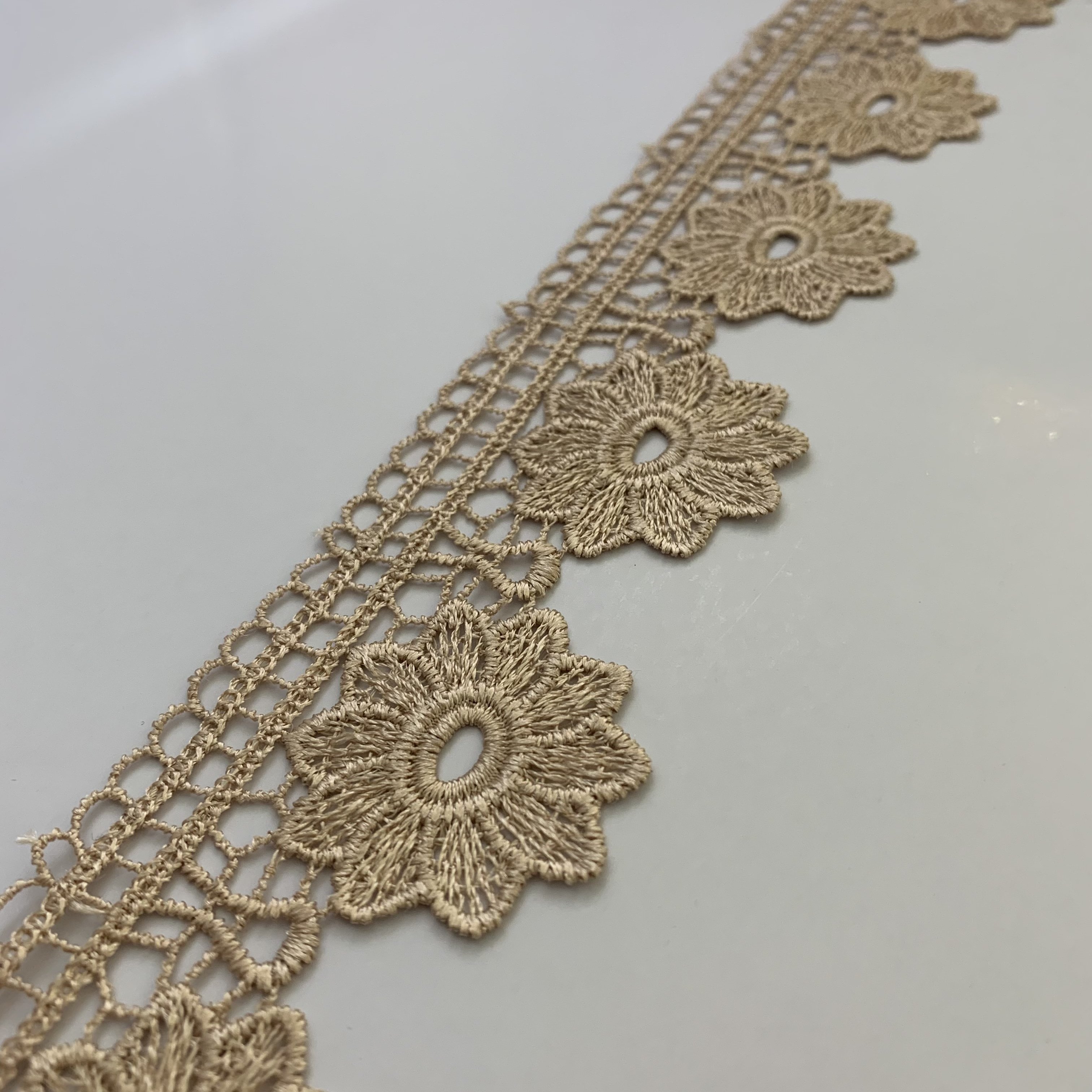 Fashion Golden Chemical Lace Trim Embroidery Tulle Fabric Guipure Renda Lace Water Soluble Flower Design Lace Trim