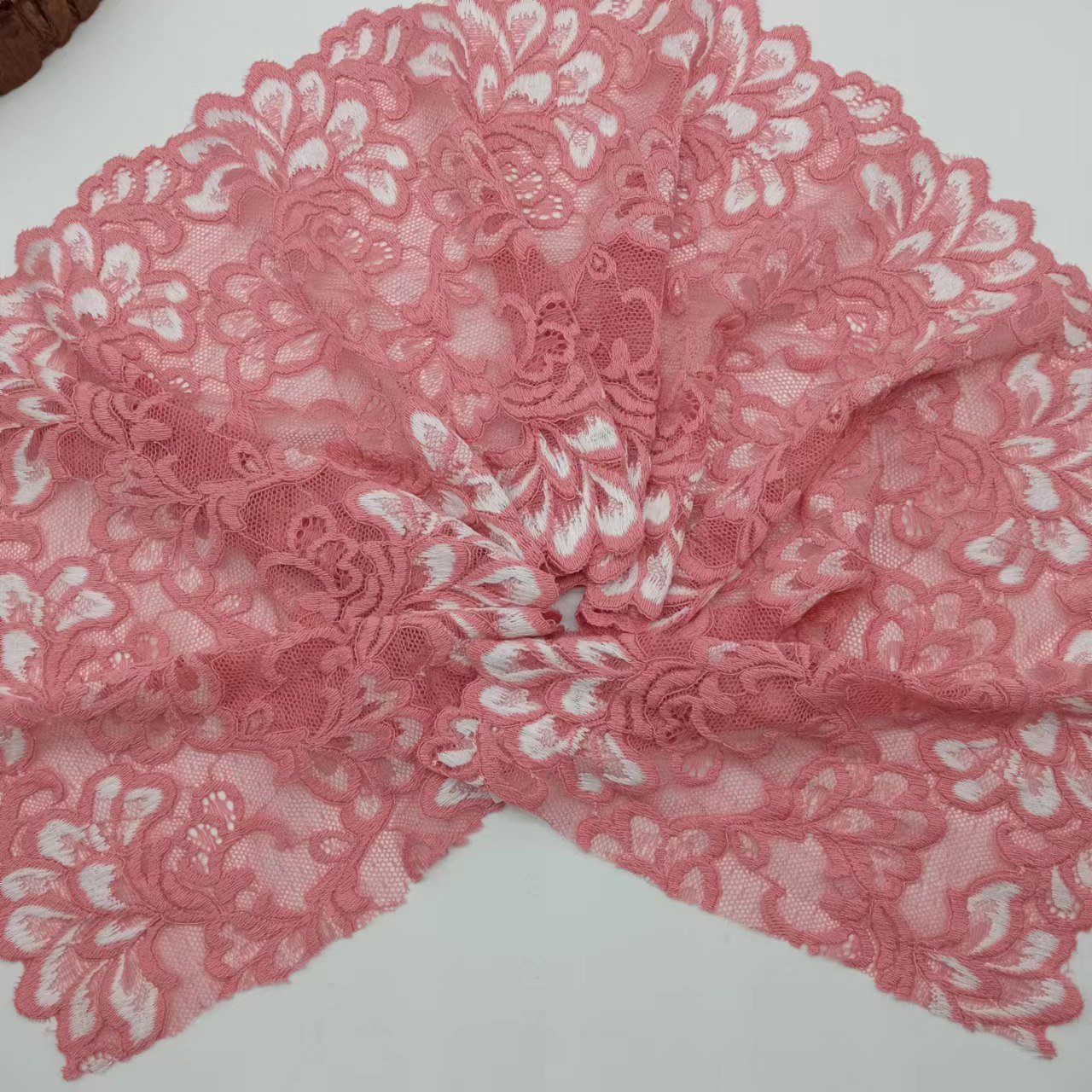Wholesale Bi-Color Chantilly Stretch Lace Trim Floral Lace Detail Women's Dresses-Spandex Knitted Fabric Decorative Accessories