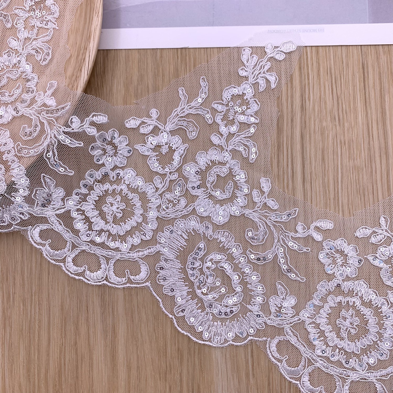 Wholesale Price Polyester Encaje Embroidery White French Flowers Sequin Lace Trim
