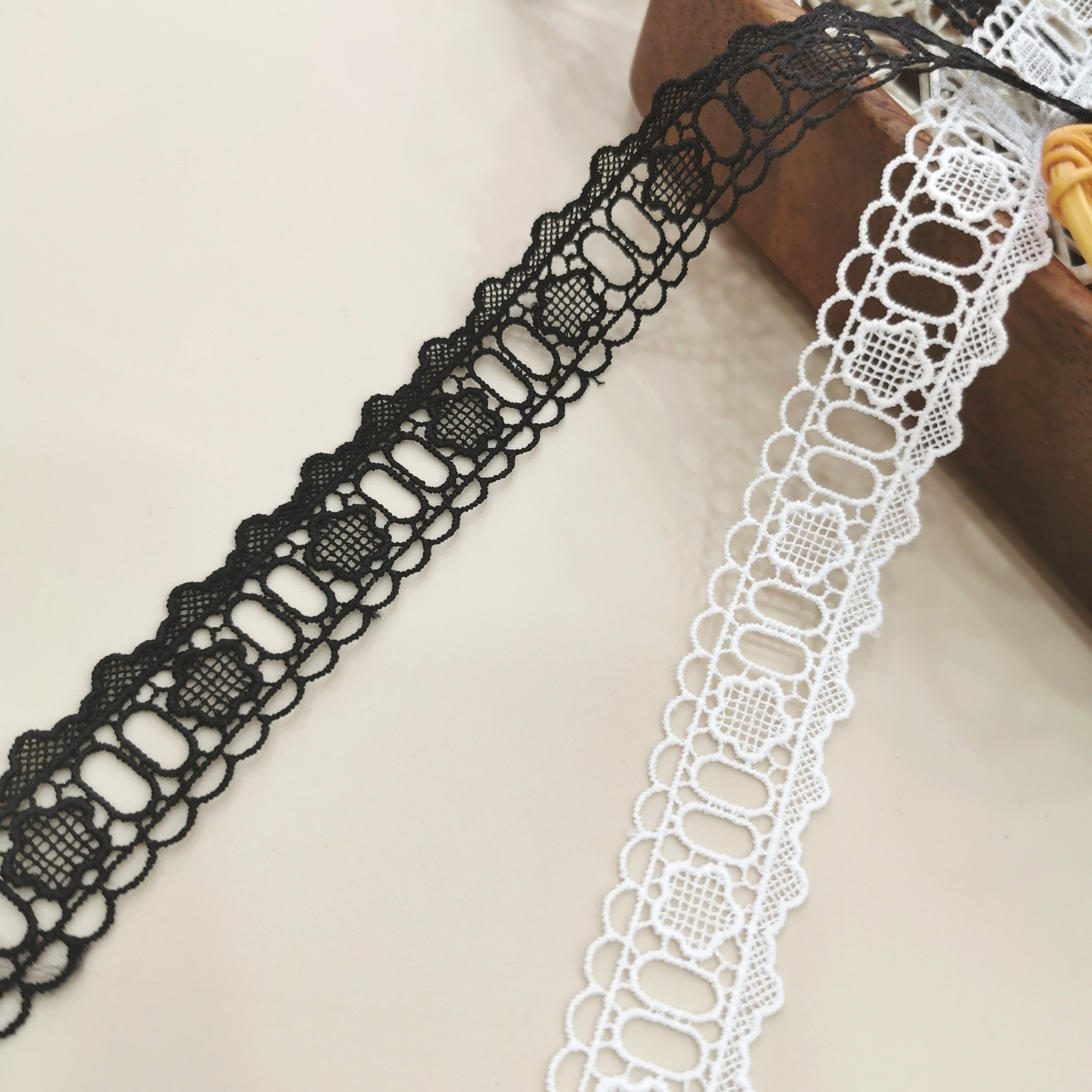 Stock Selling Hot Selling Wholesale Soft Embroidery Trimming Lace DIY Craft Sewing Dress Clothing Accessories