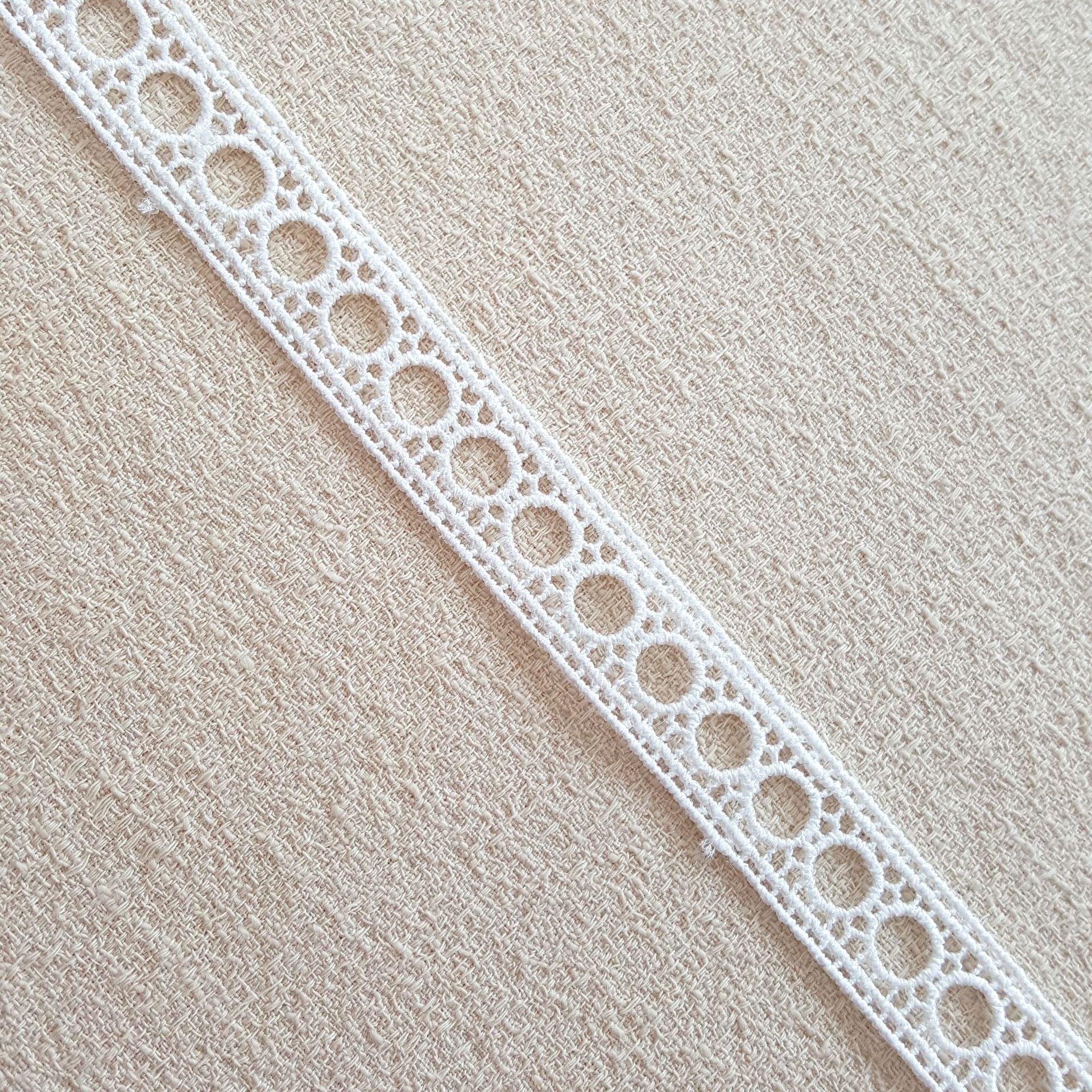 Custom Wholesale Price White Lace Dentelle Embroidery Water Soluble Hollow Circle Guipure Polyester Lace Fabric Trim