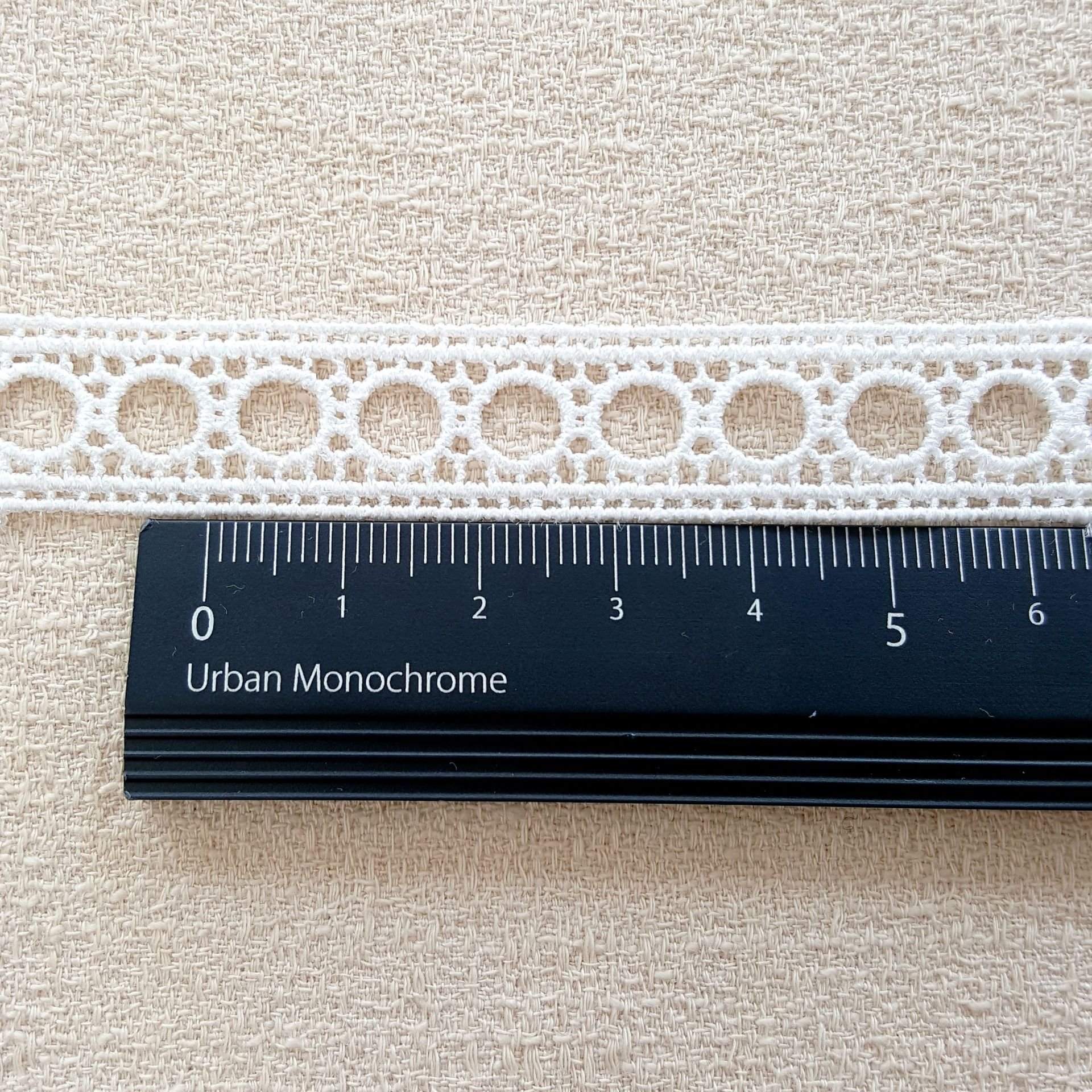 Custom Wholesale Price White Lace Dentelle Embroidery Water Soluble Hollow Circle Guipure Polyester Lace Fabric Trim