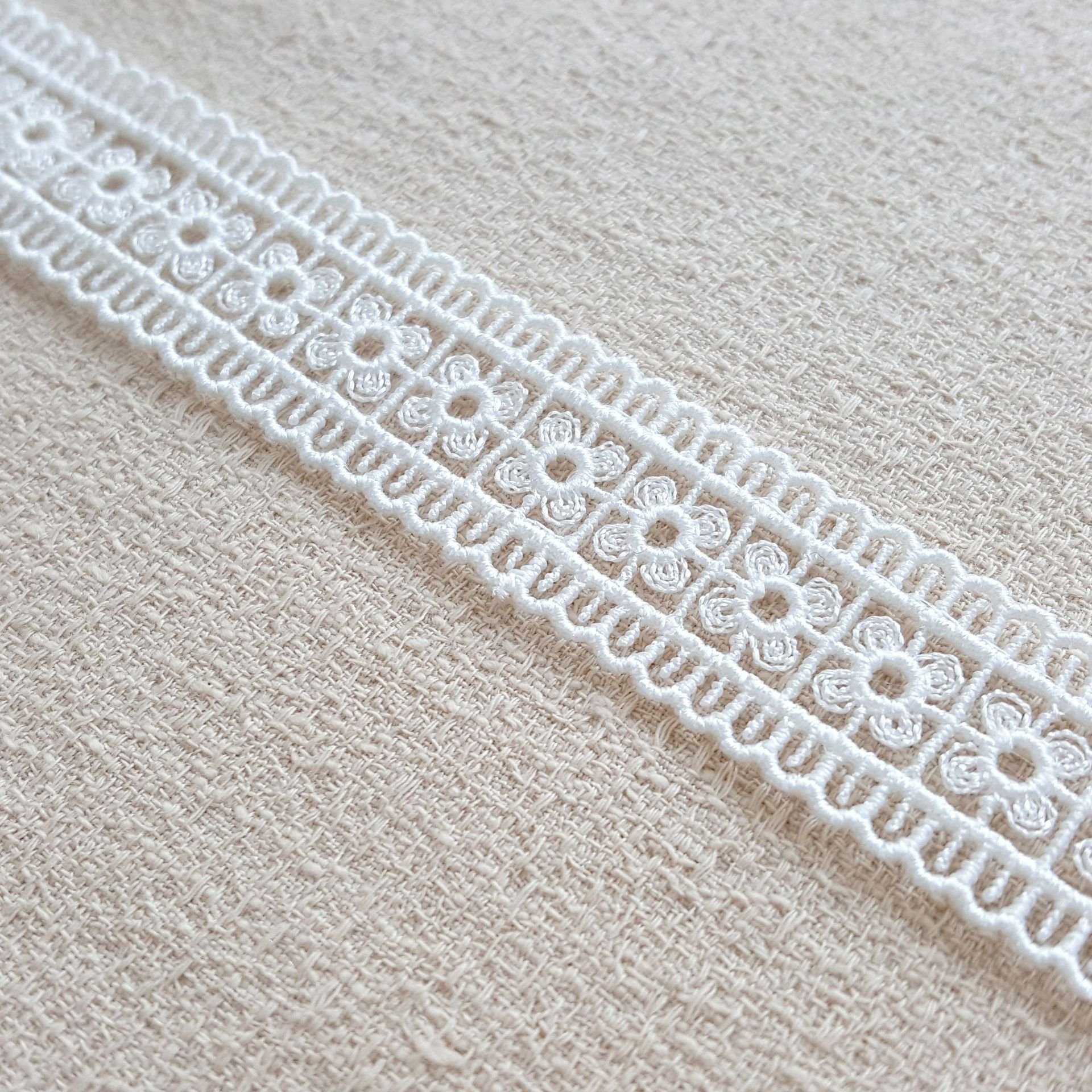 Wholesale New Design Cheap Embroideryp Lace Trim White Water Soluble Milk Silk Fancy Custom Lace Fabric Trim For Wedding Dress