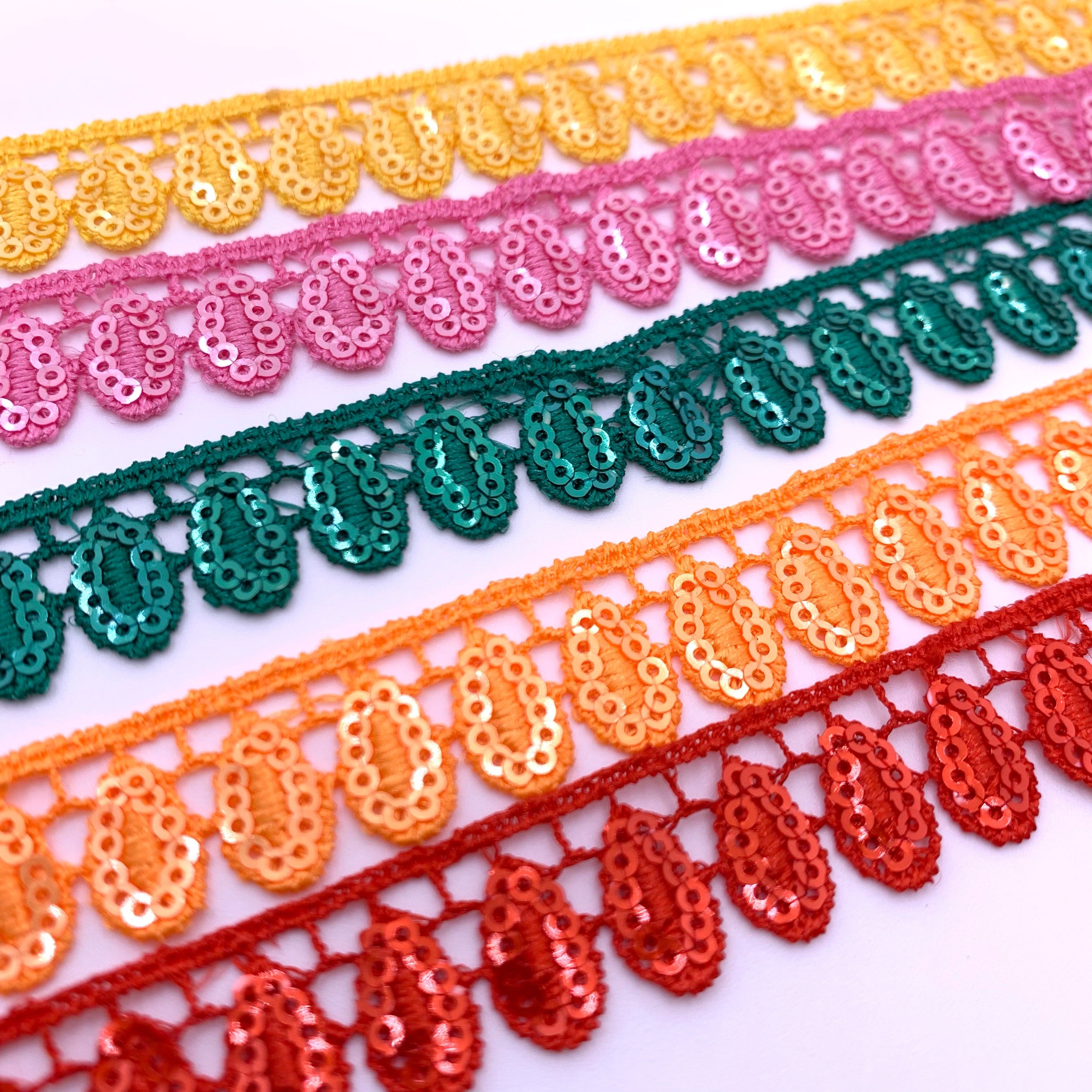 Factory Manufacturer Free Samples African Shiny Lace Embroidery Multicolor Sequined Lace Fabric Trim For Wedding Party Dress