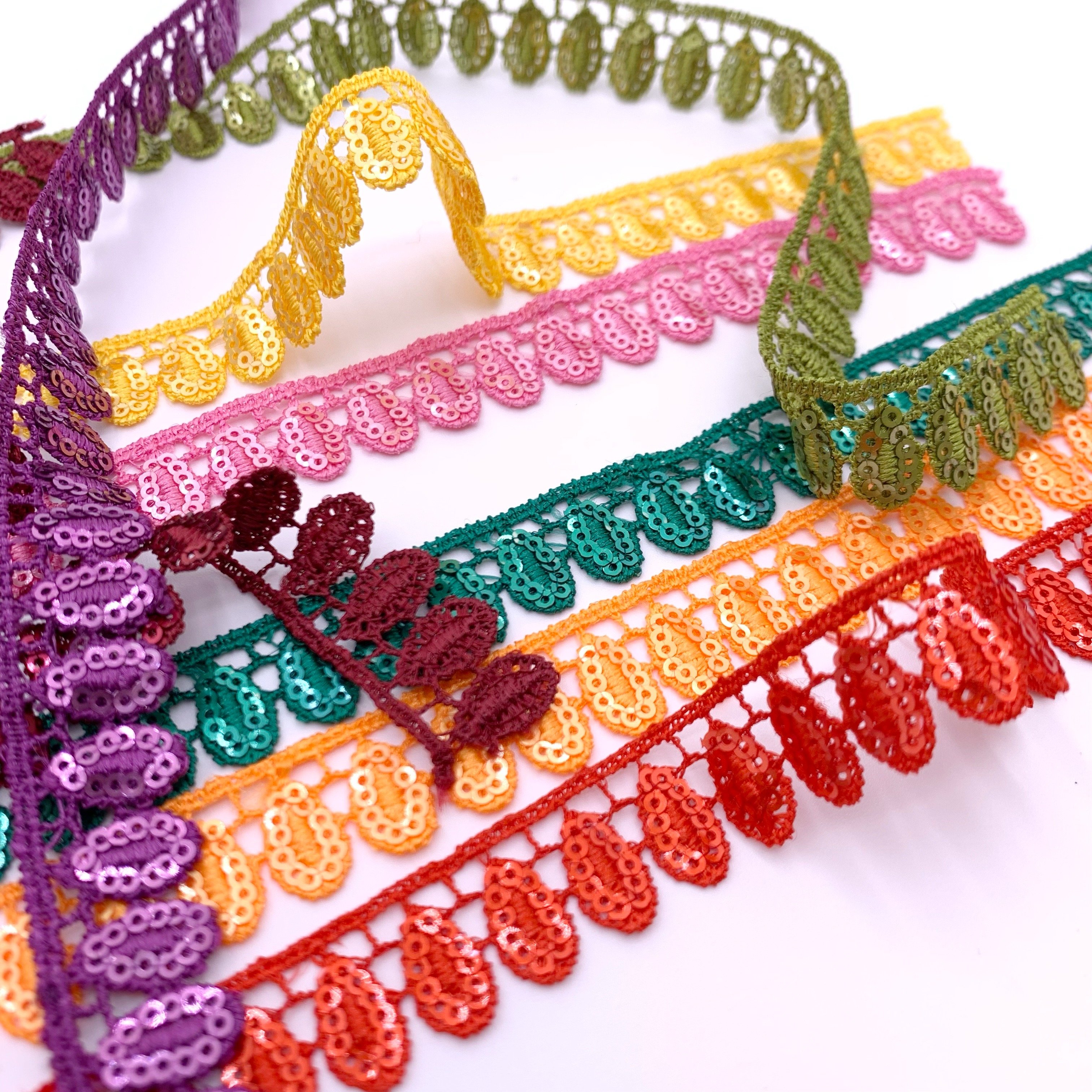 Factory Manufacturer Free Samples African Shiny Lace Embroidery Multicolor Sequined Lace Fabric Trim For Wedding Party Dress