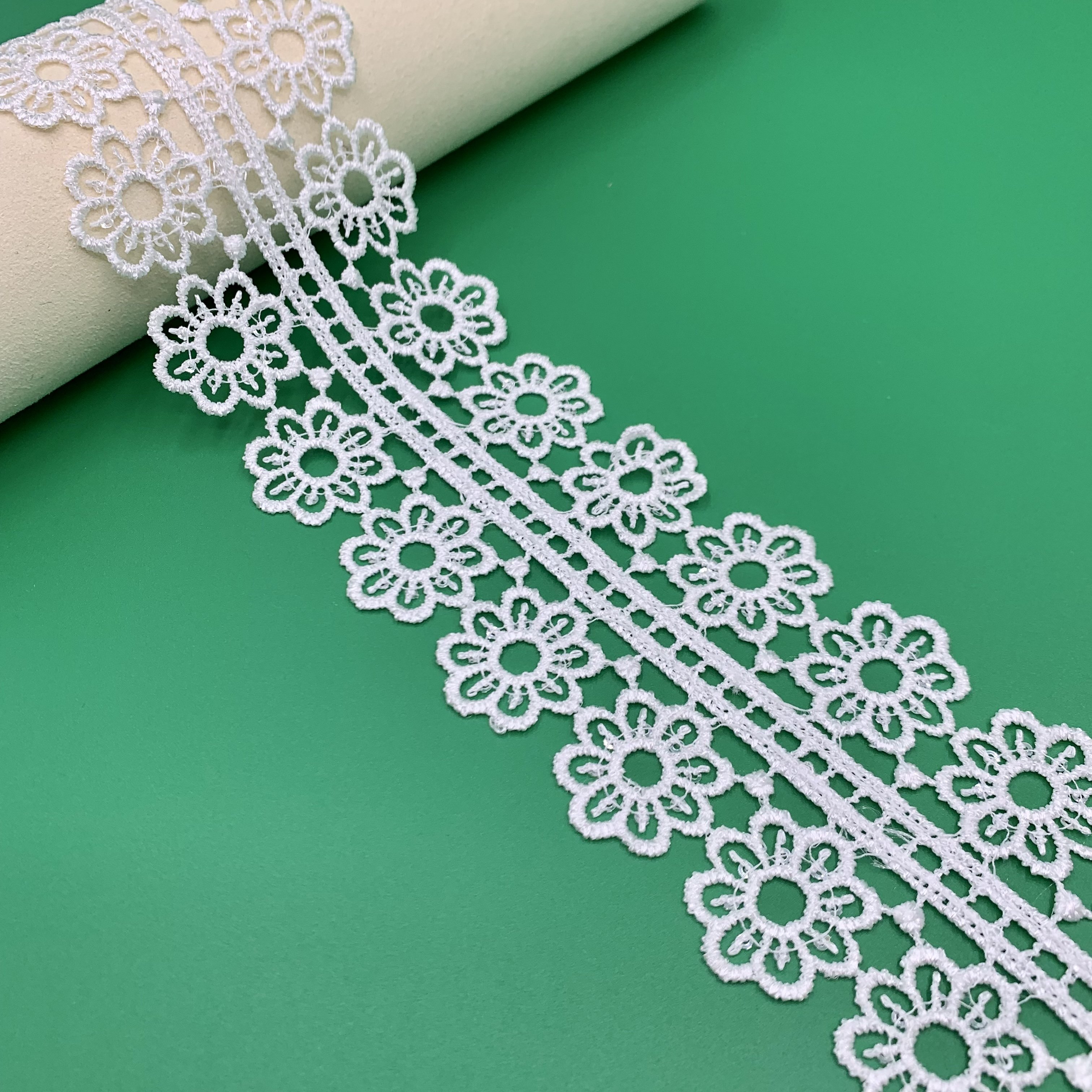 New Design Wholesale Shiny Polyester Embroidery Sequin Gpo Guipure Lace Trim