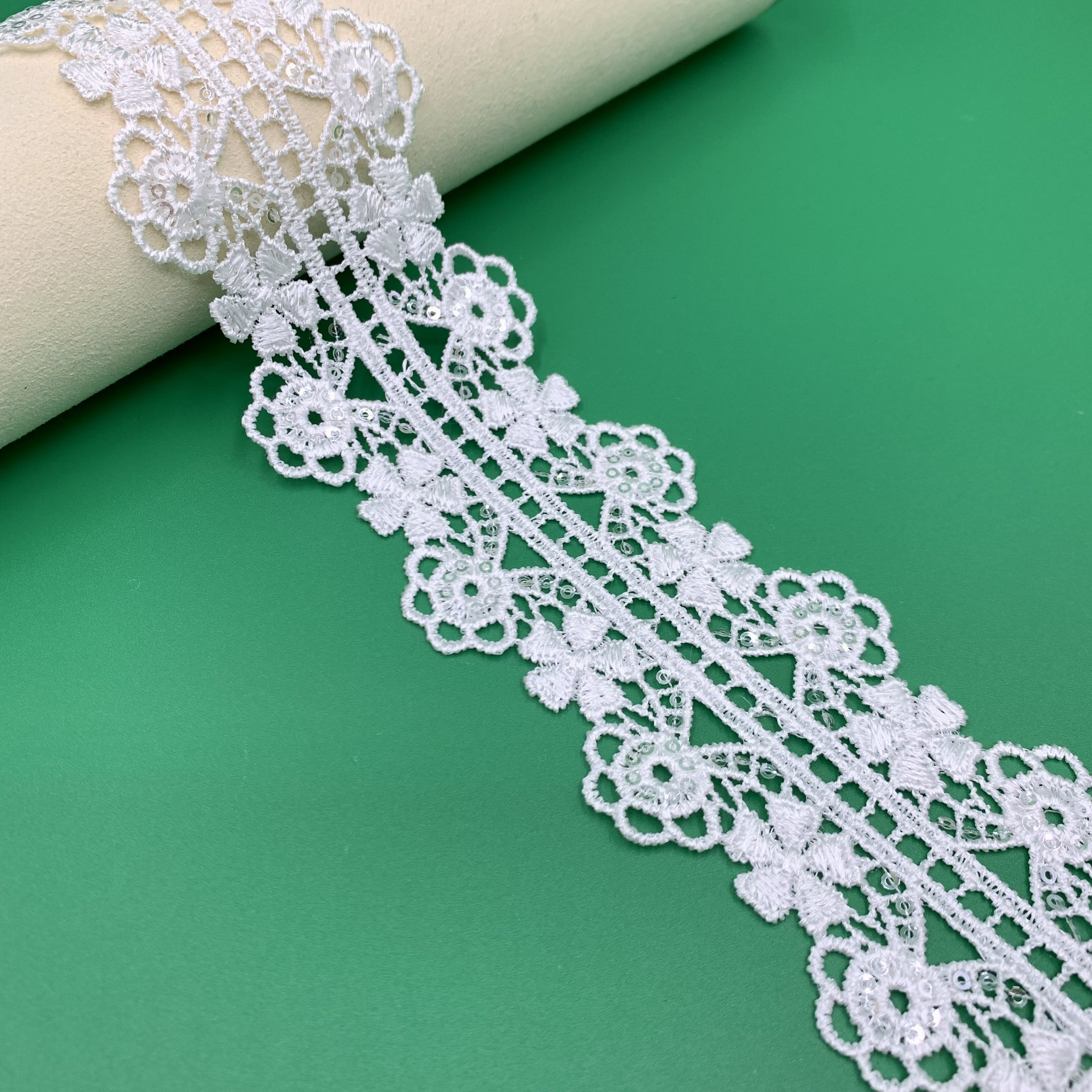 New Design Wholesale Shiny Polyester Embroidery Sequin Gpo Guipure Lace Trim