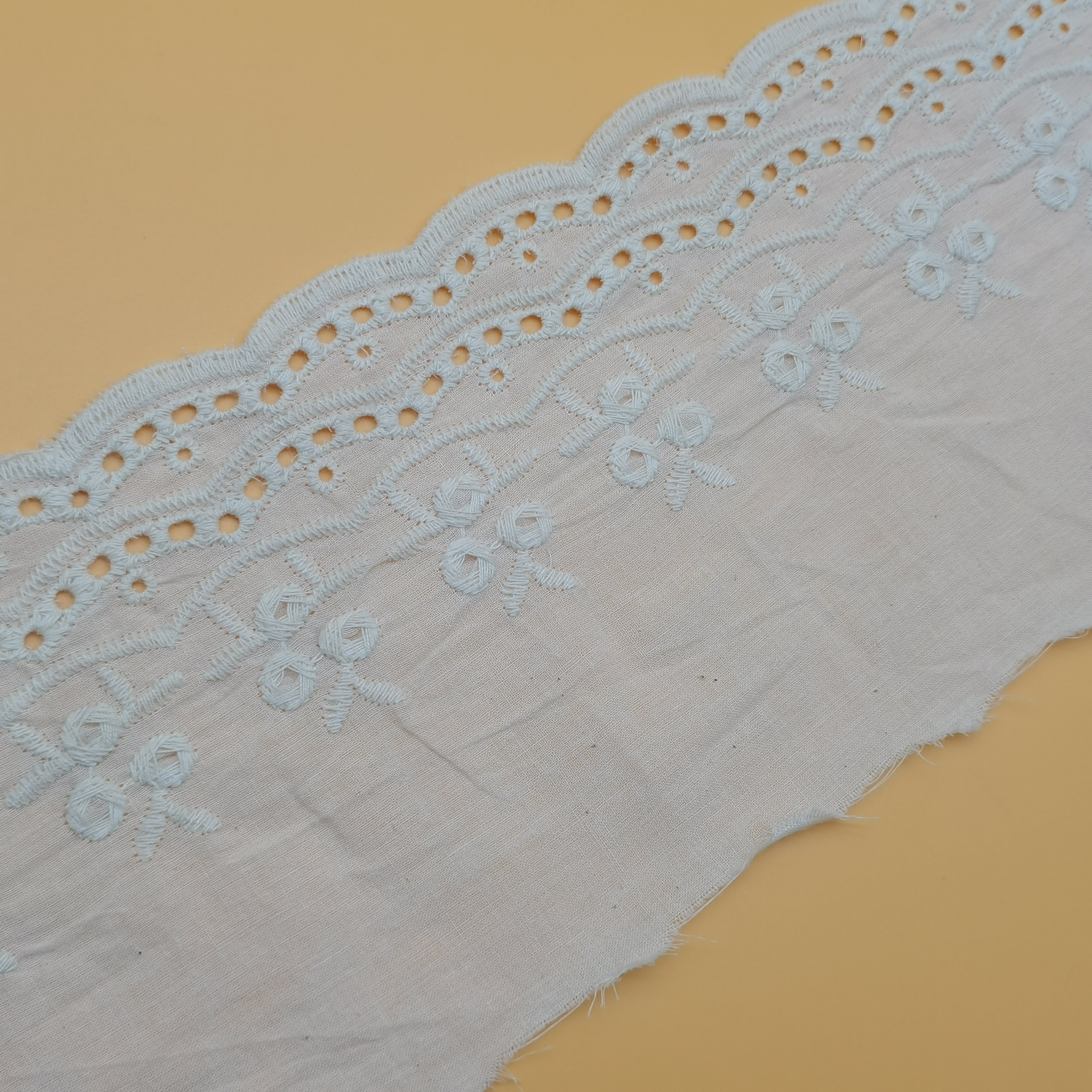 Wholesale 100% Cotton Eyelet Flower Lace Fabric Trim with Embroidery Insertion White Lace for Dresses and Clothing