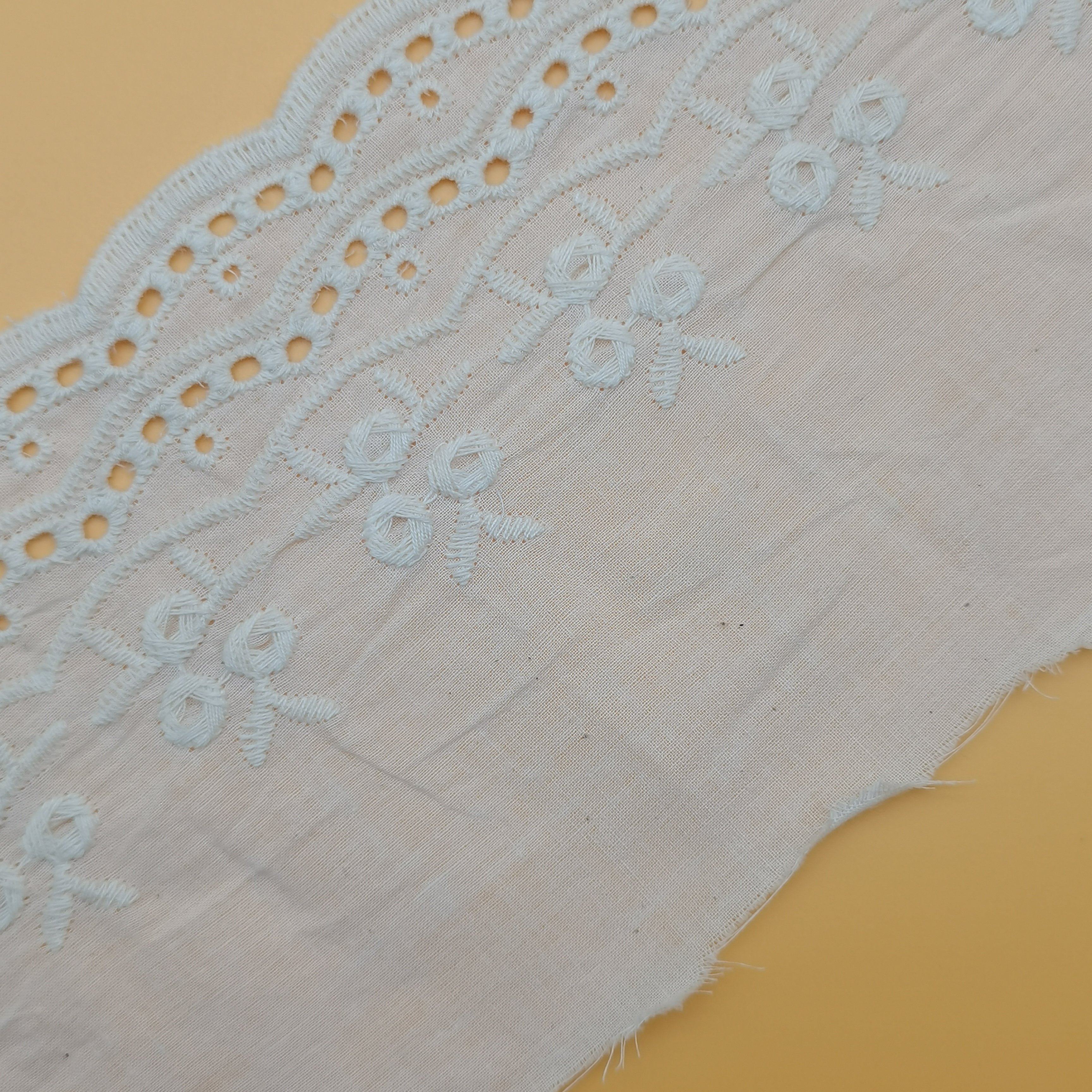 Wholesale 100% Cotton Eyelet Flower Lace Fabric Trim with Embroidery Insertion White Lace for Dresses and Clothing