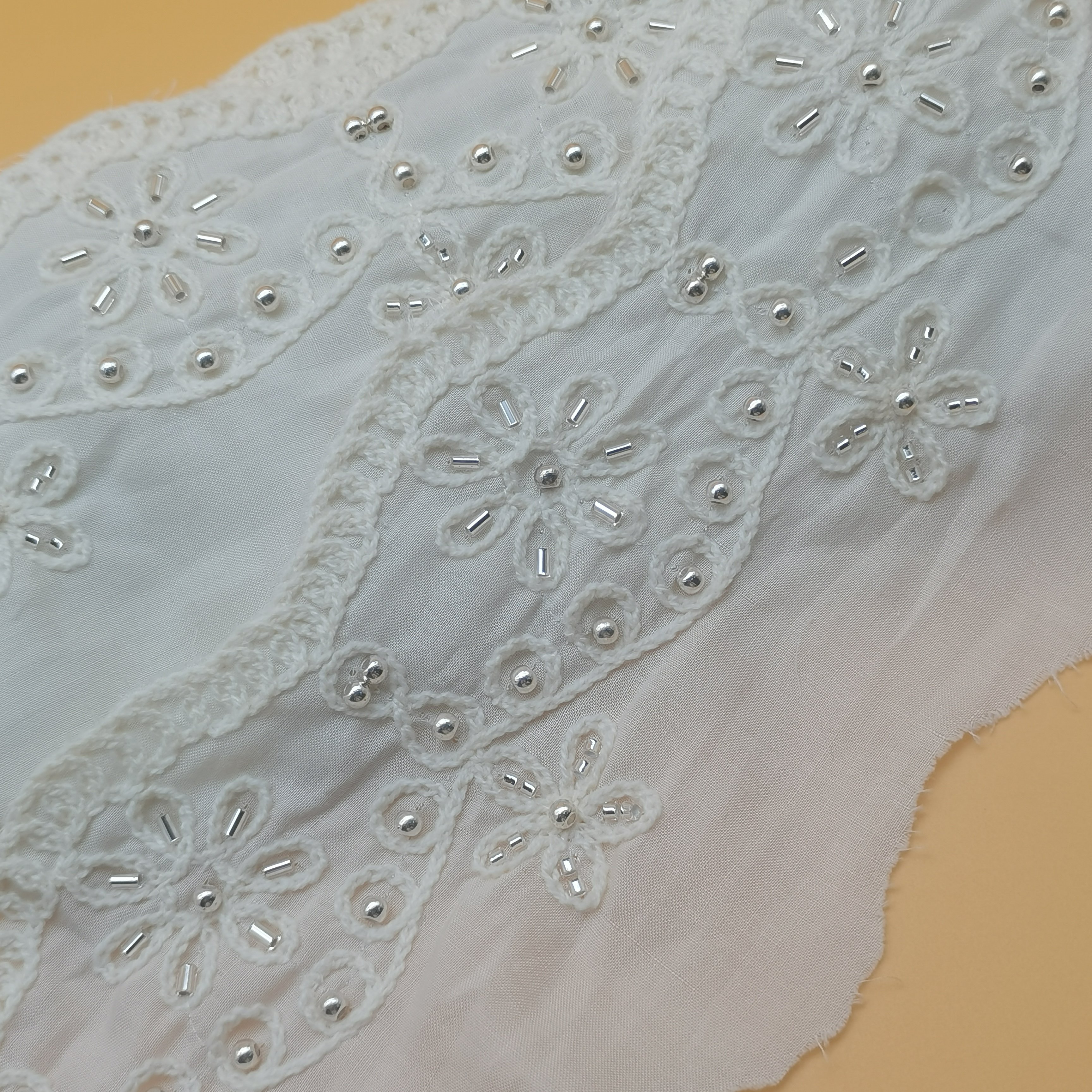 Wholesale 100% Cotton Beaded Lace Trim White Lace Fabric with Glass Beads for Women's Dress Design