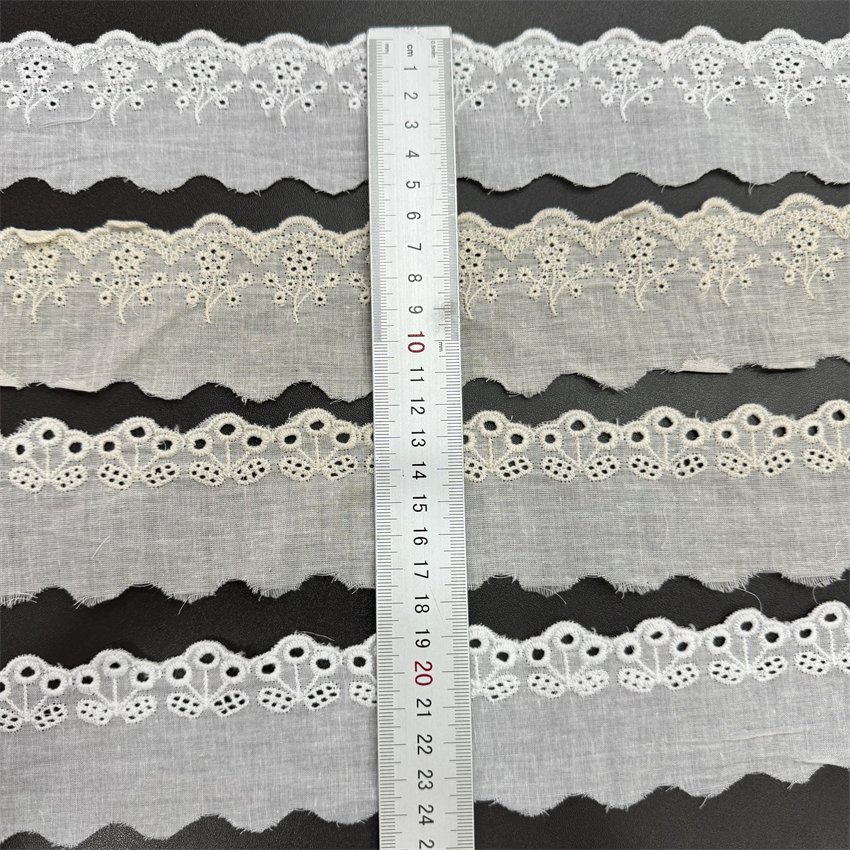Fine woven cotton fabric carvend holes Trimming lace water soluble Embroidery border lace trim garment