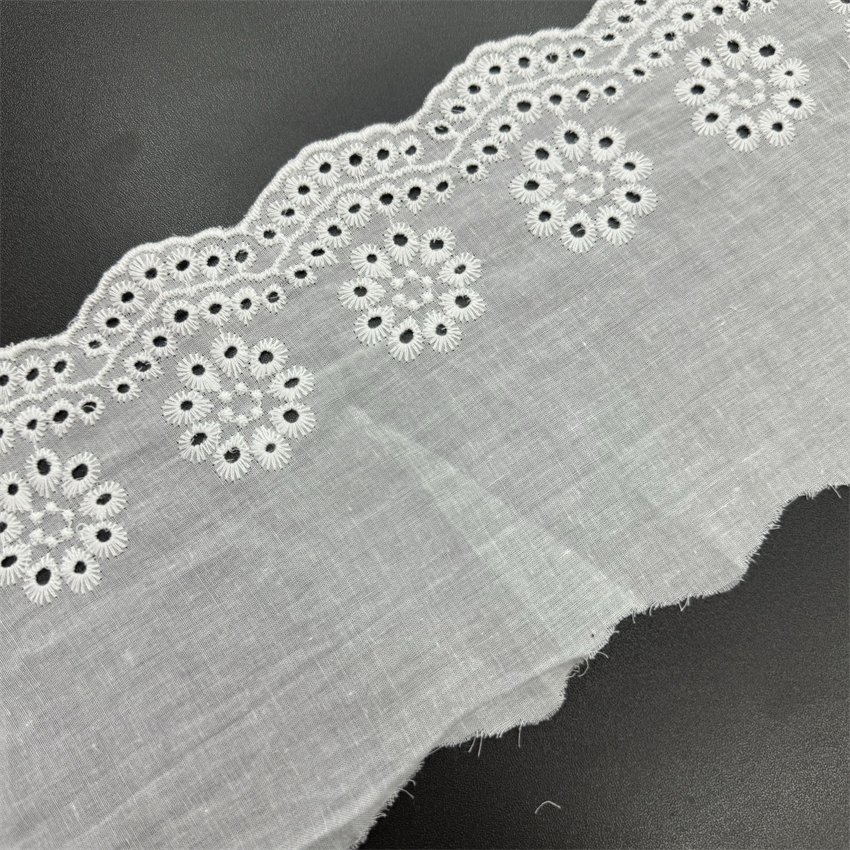 Fine woven cotton fabric carvend holes Trimming lace water soluble Embroidery border lace trim garment