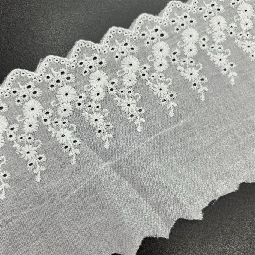 Fine woven cotton fabric carvend holes Trimming lace water soluble Embroidery border lace trim garment
