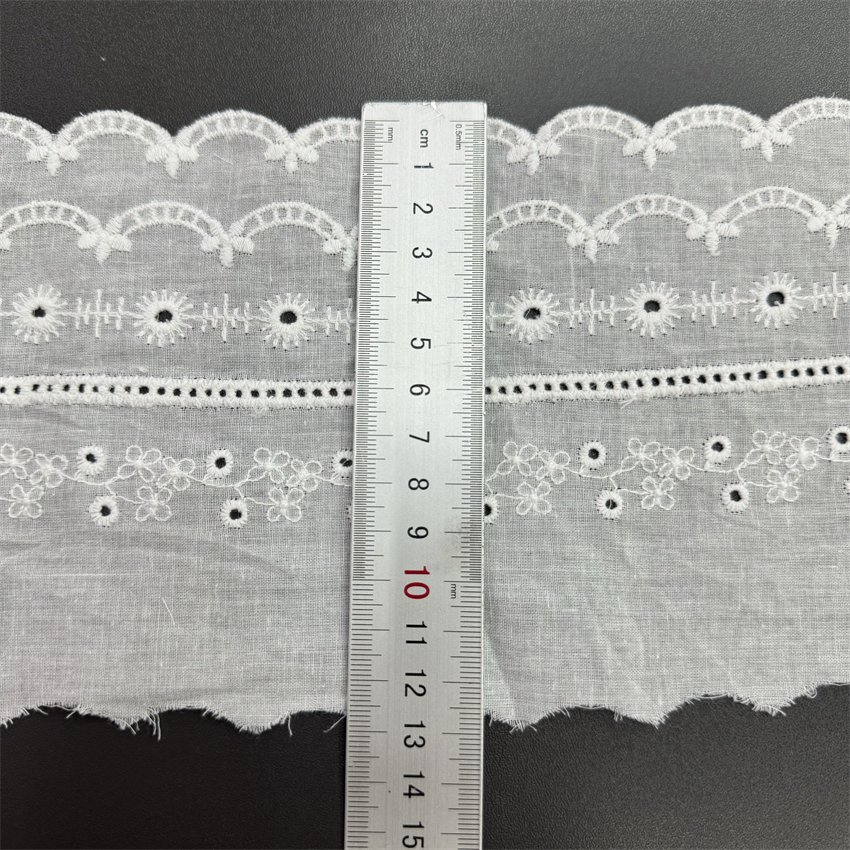 Fine woven cotton fabric carvend holes Trimming lace water soluble Embroidery border lace trim garment