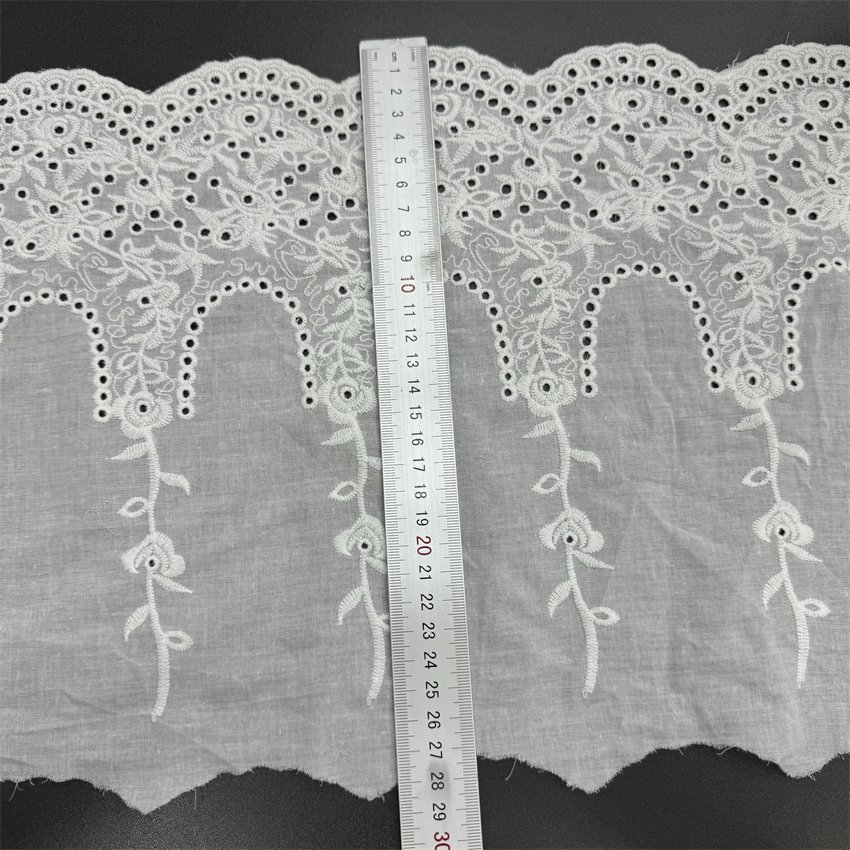 Fine woven cotton fabric carvend holes Trimming lace water soluble Embroidery border lace trim garment