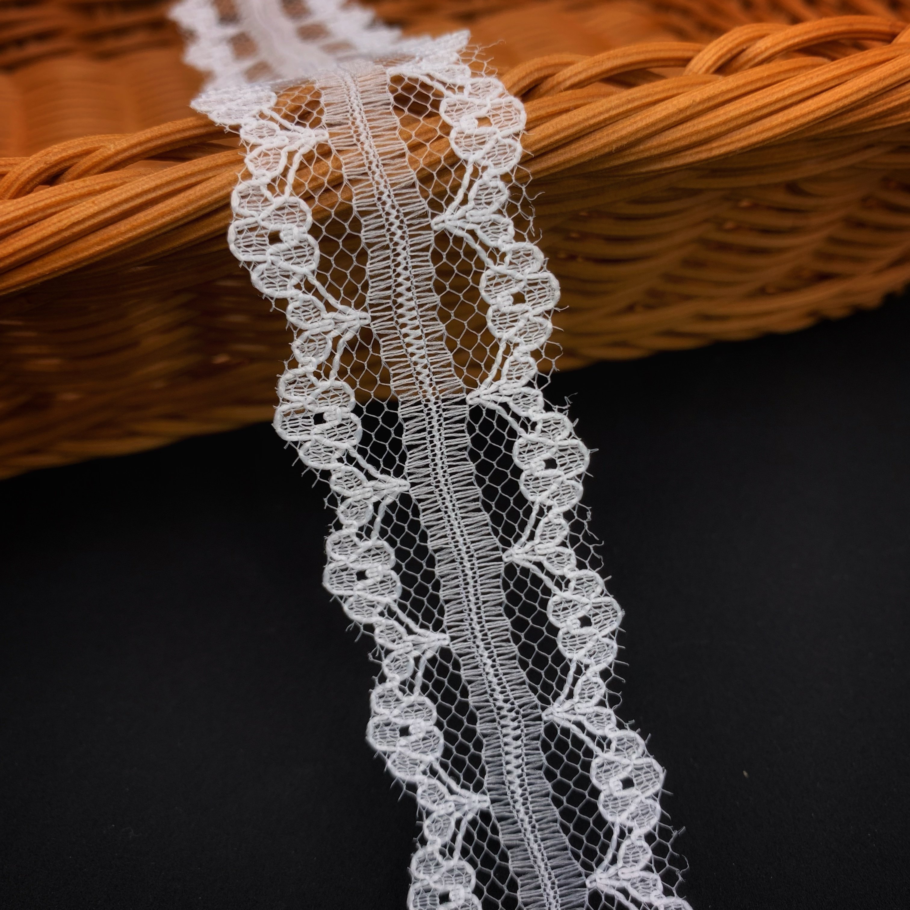 Wholesale Fancy Non Elastic Nylon Small Narrow Beautiful Lace Edge Trims For Dress