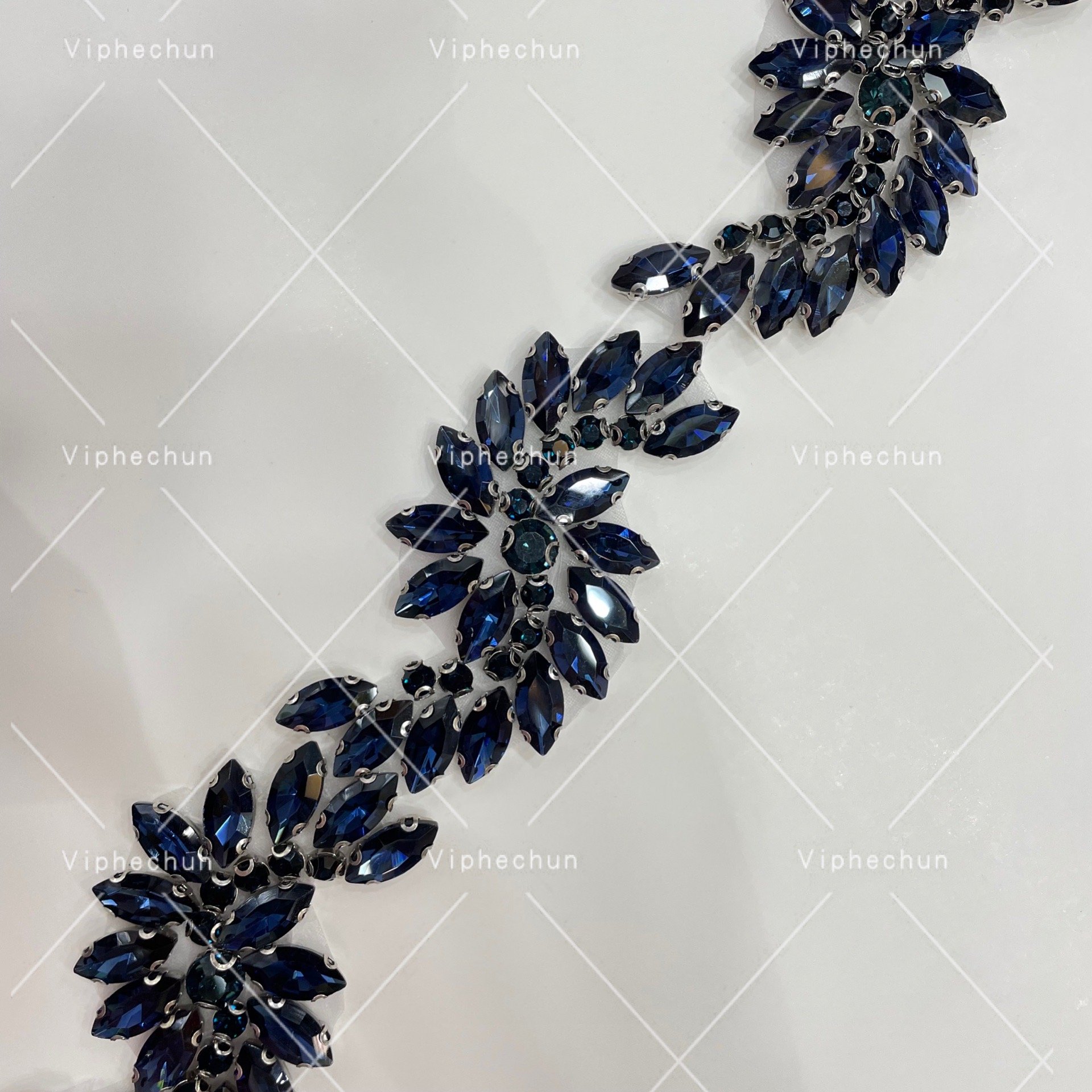 Wholesale good quality different colour rhinestone trim