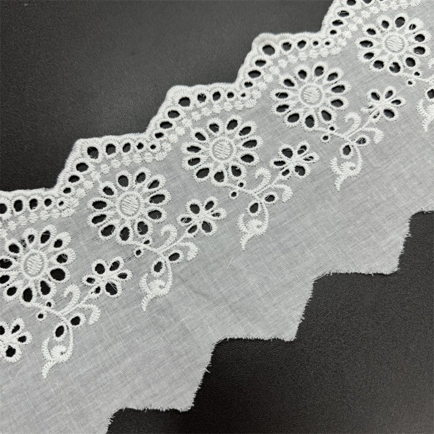 Fine woven cotton fabric carvend holes Trimming lace water soluble Embroidery border lace trim garment