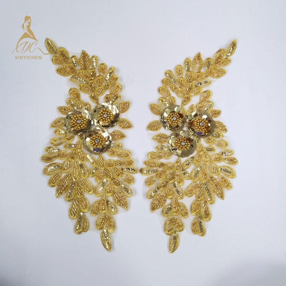 A Pair of Embroidered sequin beads Diy Flowers Applique Patch Floral Patch for Clothing